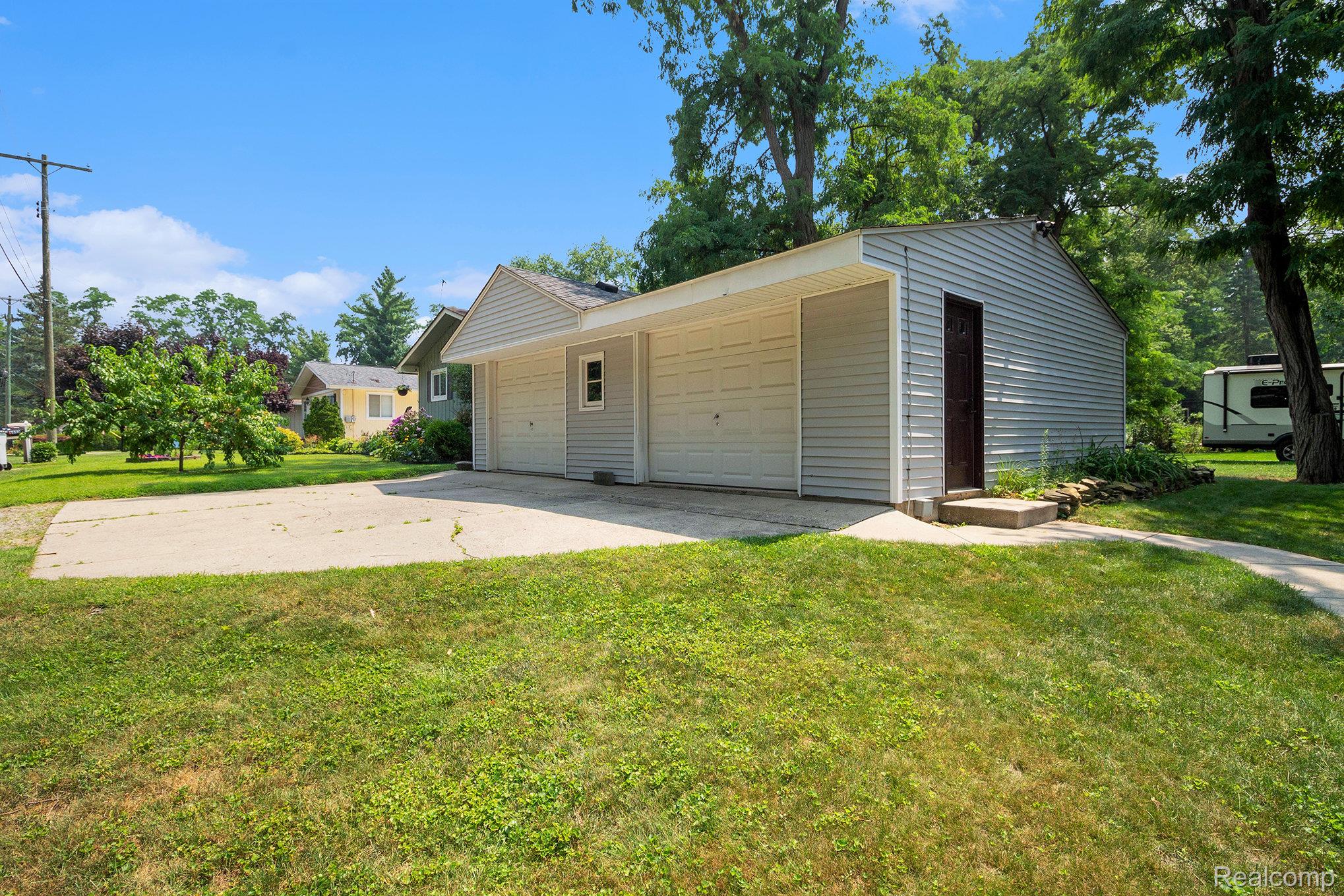 5905 Fonda Lake Drive