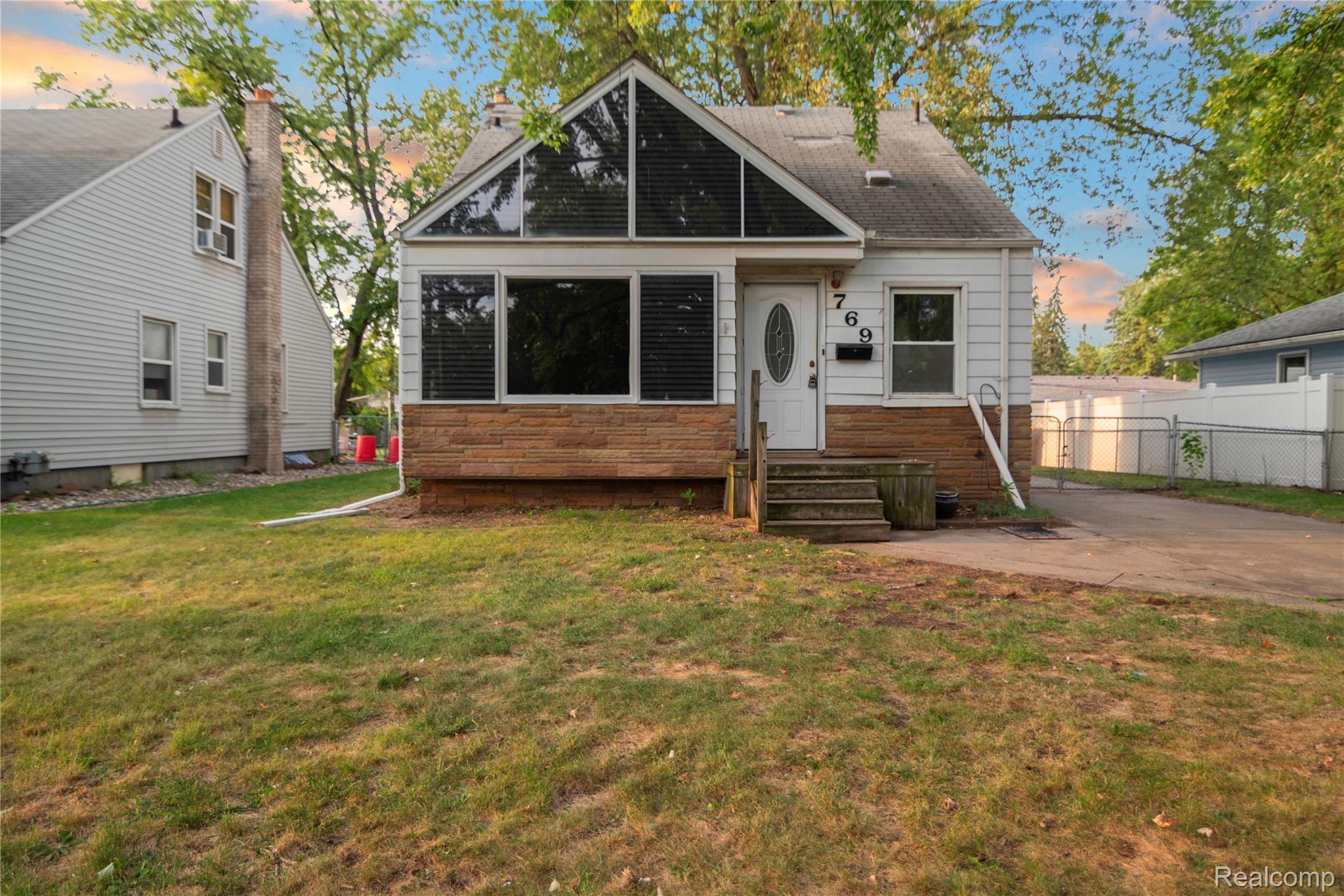 Clawson City, Michigan 48017, United States, 3 Bedrooms Bedrooms, ,1 BathroomBathrooms,Residential,Active,209190