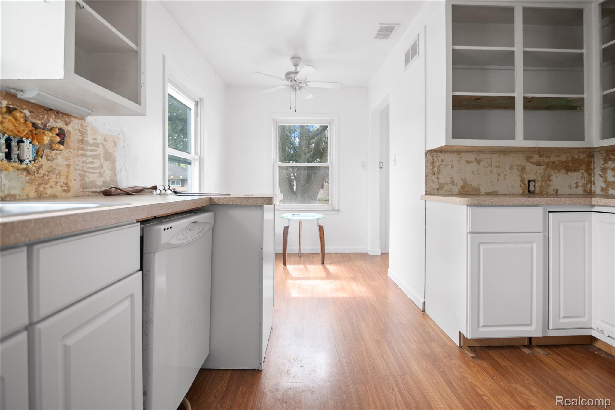 Clawson City, Michigan 48017, United States, 3 Bedrooms Bedrooms, ,1 BathroomBathrooms,Residential,Active,209190