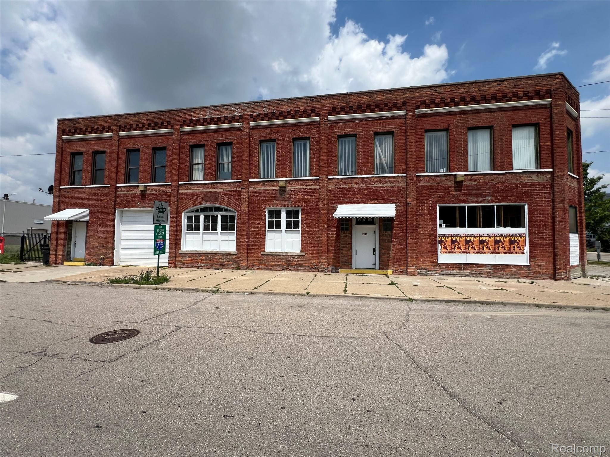 828 W Fisher Freeway