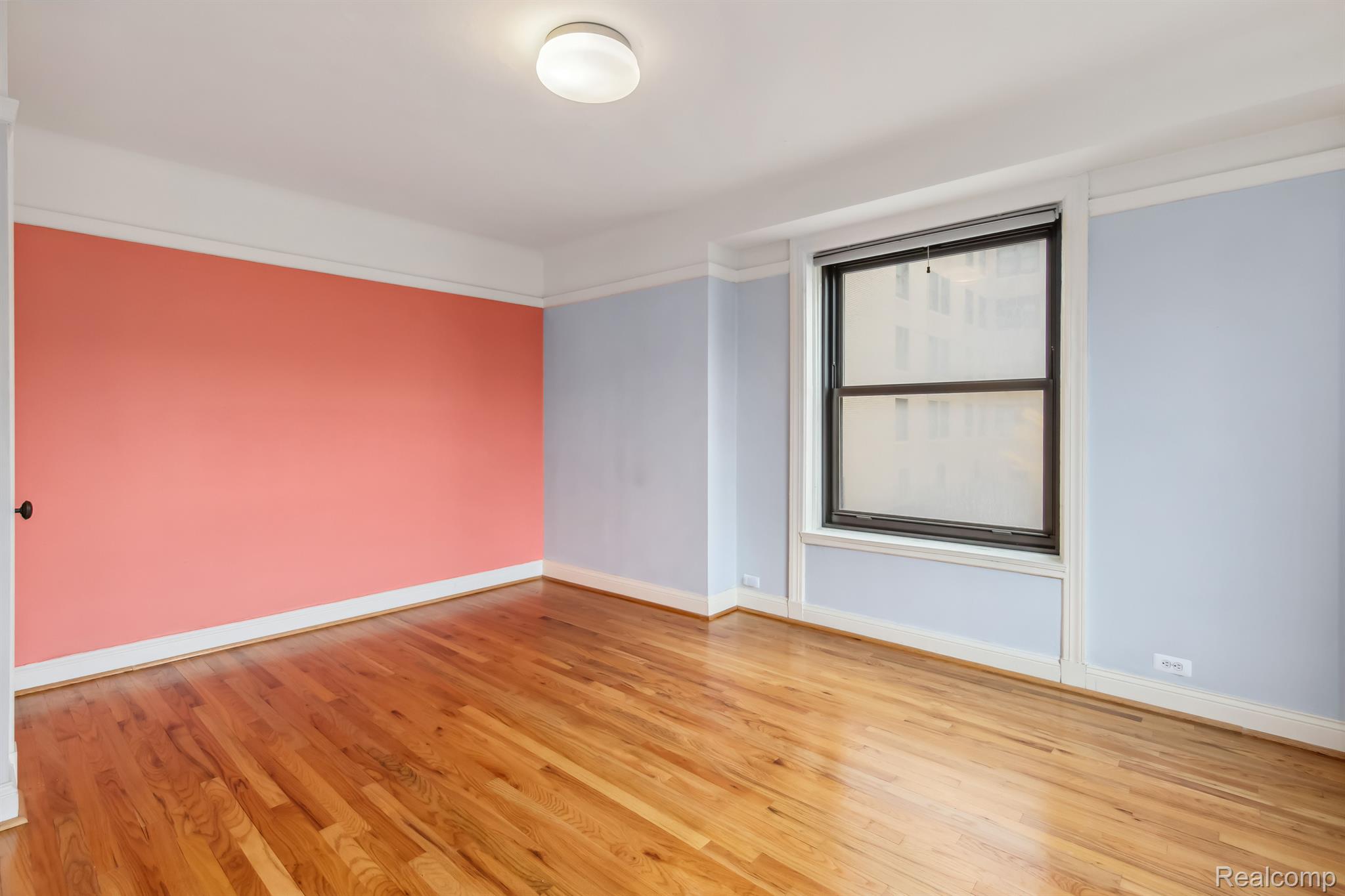 Detroit, Michigan 48202, United States, 2 Bedrooms Bedrooms, ,2 BathroomsBathrooms,Residential,Active,92115