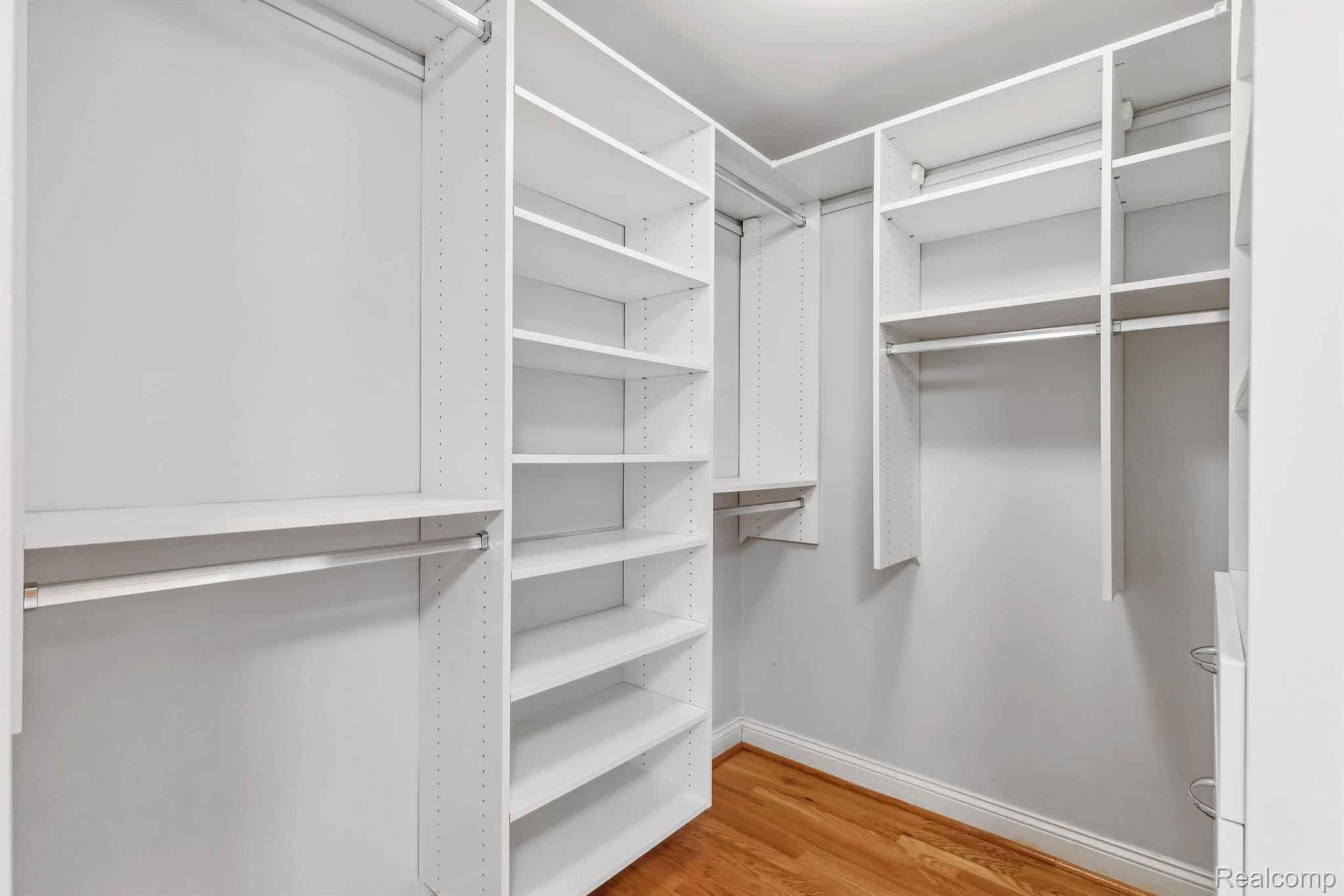 Detroit, Michigan 48202, United States, 2 Bedrooms Bedrooms, ,2 BathroomsBathrooms,Residential,Active,92115