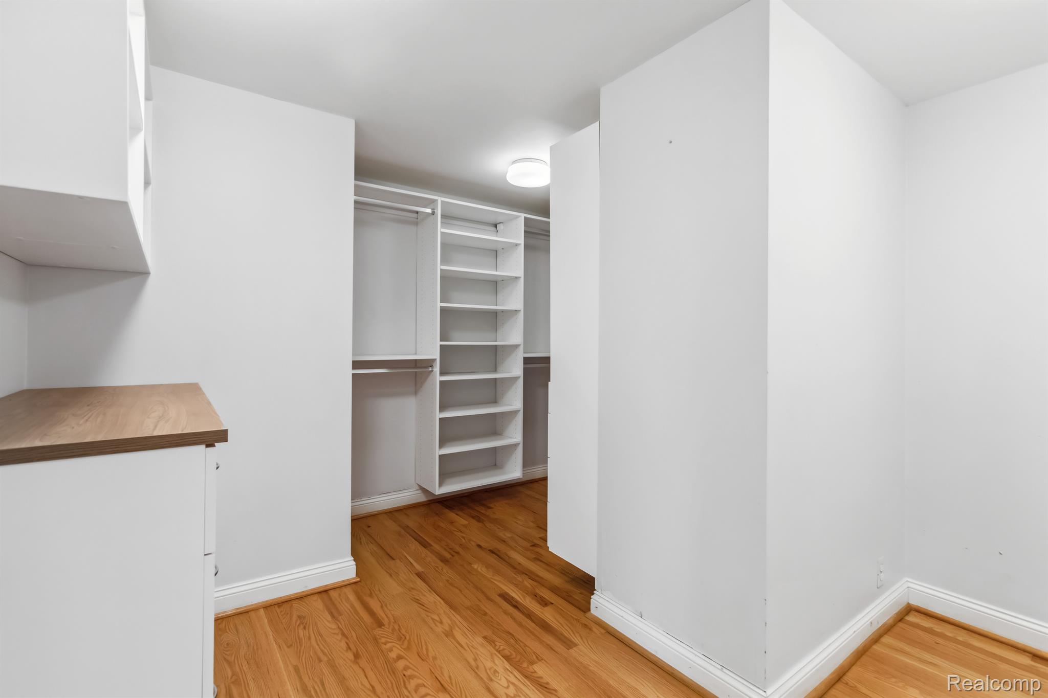 Detroit, Michigan 48202, United States, 2 Bedrooms Bedrooms, ,2 BathroomsBathrooms,Residential,Active,92115