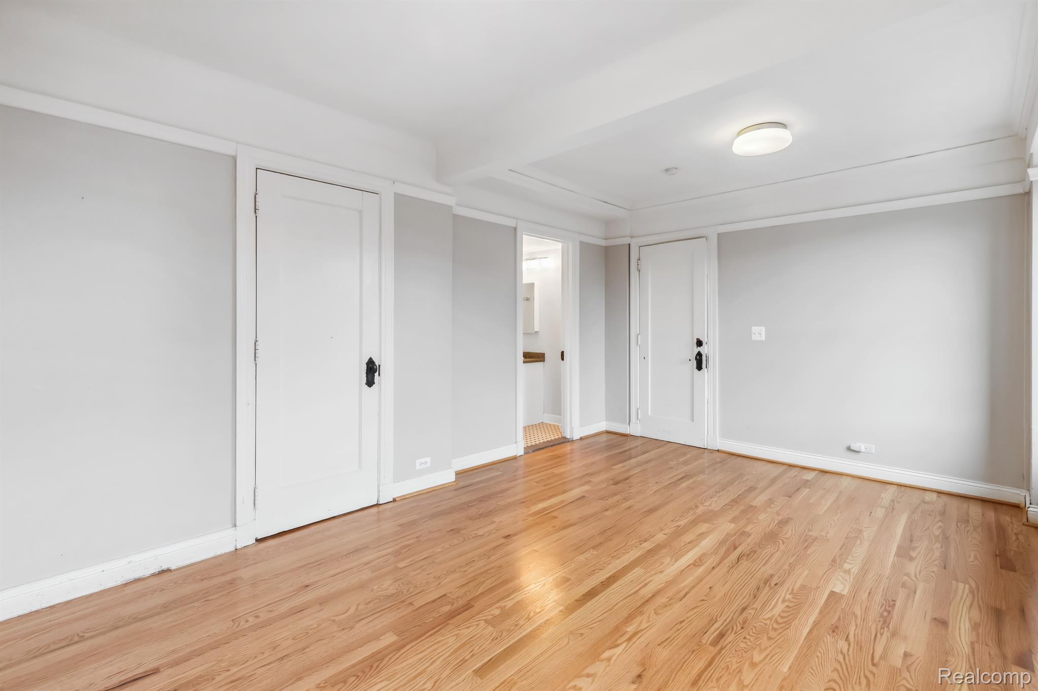 Detroit, Michigan 48202, United States, 2 Bedrooms Bedrooms, ,2 BathroomsBathrooms,Residential,Active,92115