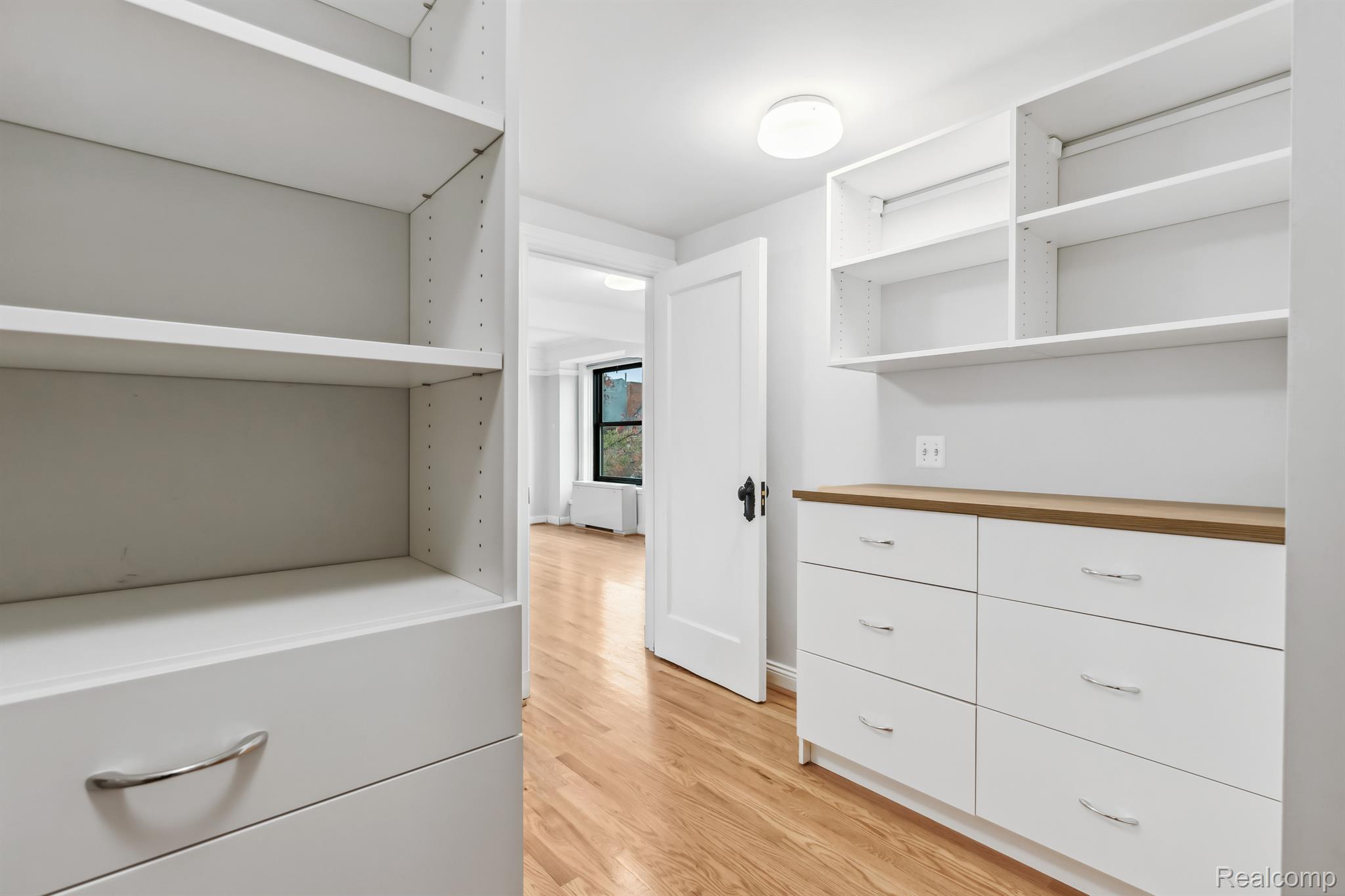 Detroit, Michigan 48202, United States, 2 Bedrooms Bedrooms, ,2 BathroomsBathrooms,Residential,Active,92115