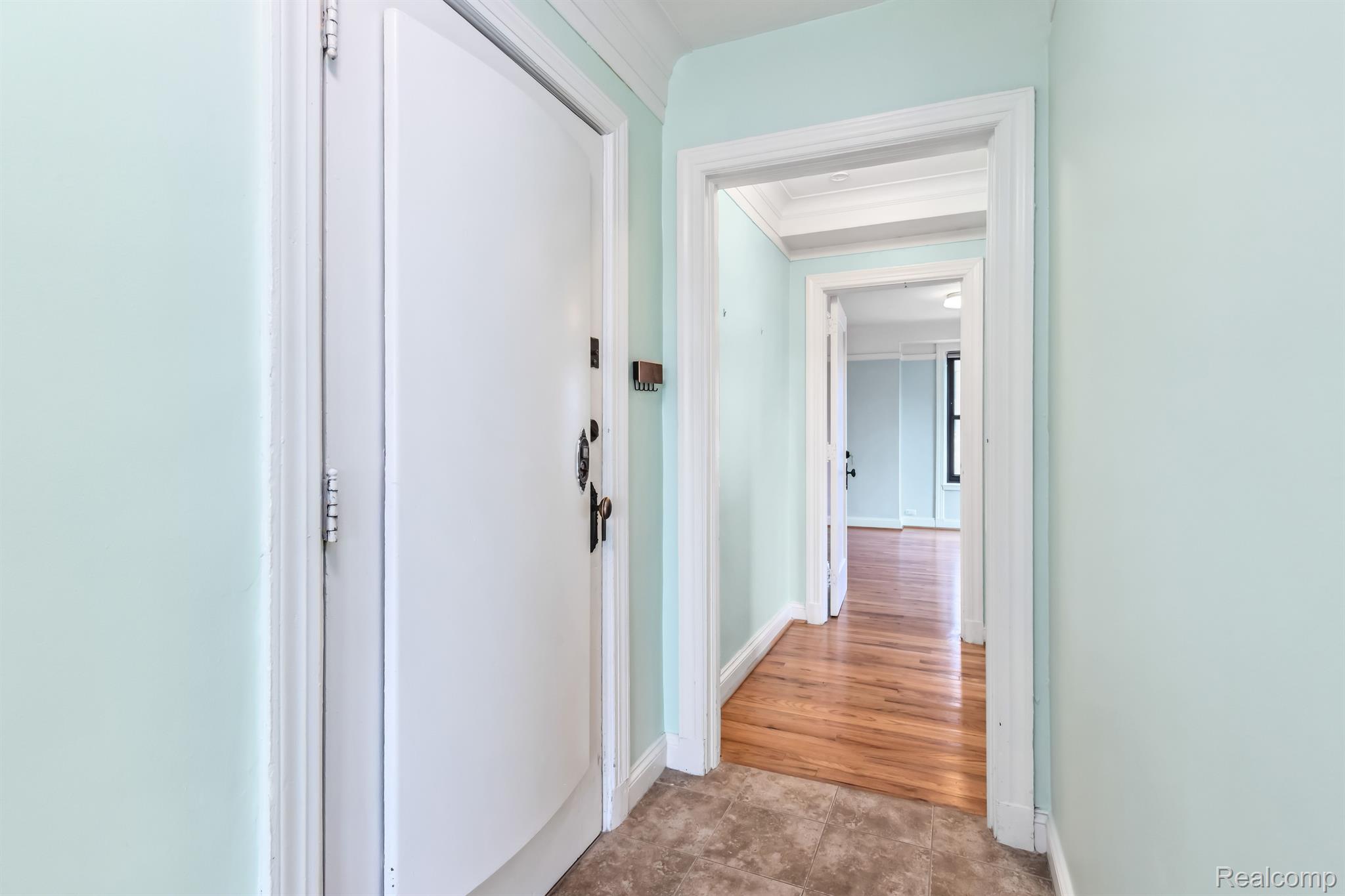 Detroit, Michigan 48202, United States, 2 Bedrooms Bedrooms, ,2 BathroomsBathrooms,Residential,Active,92115