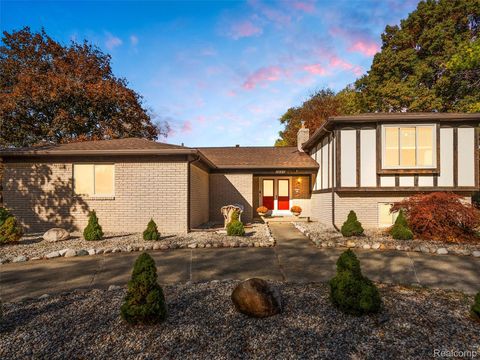 1939 Chancery Drive Troy City MI 48085