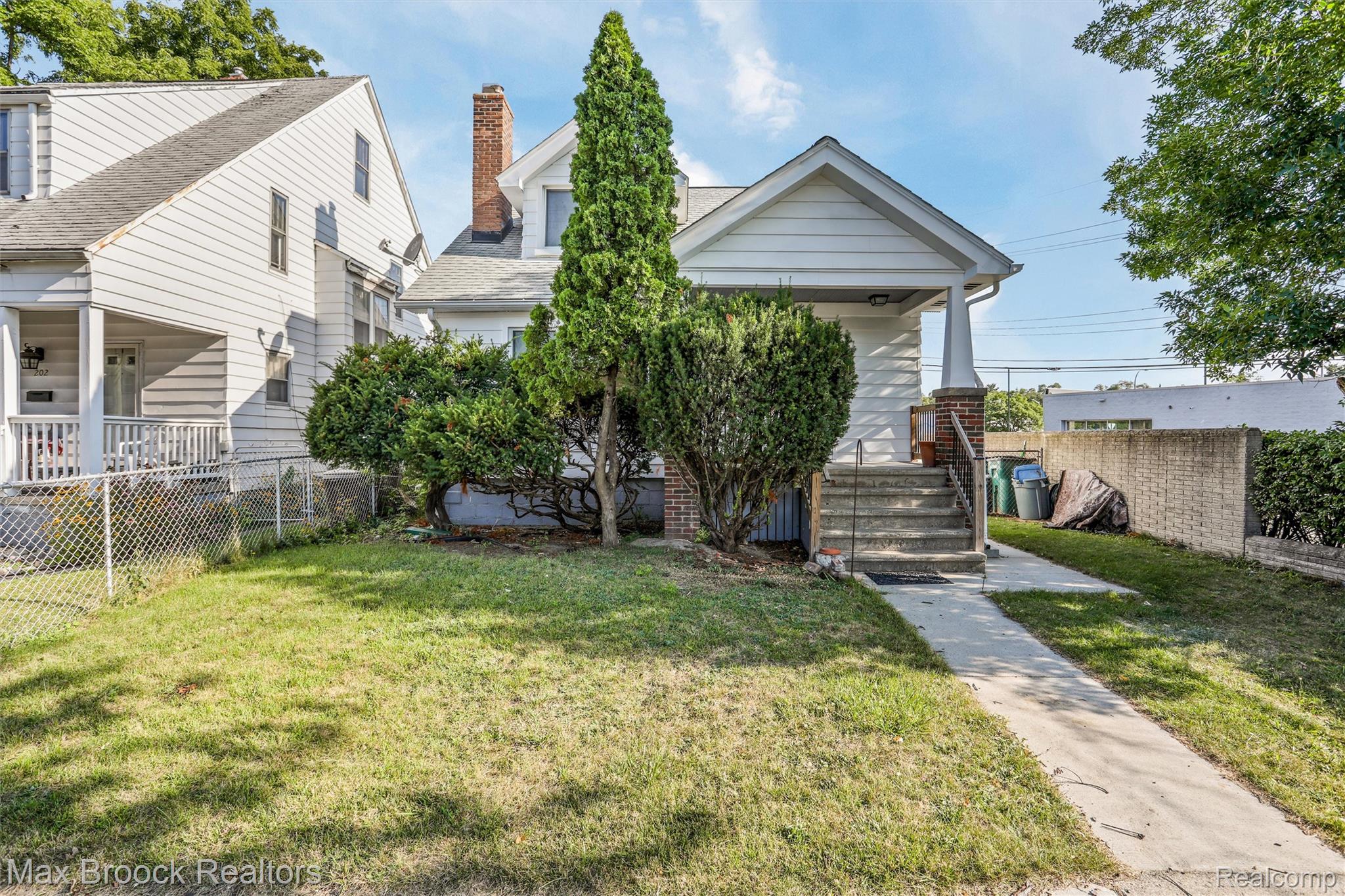 168 W Bennett Avenue