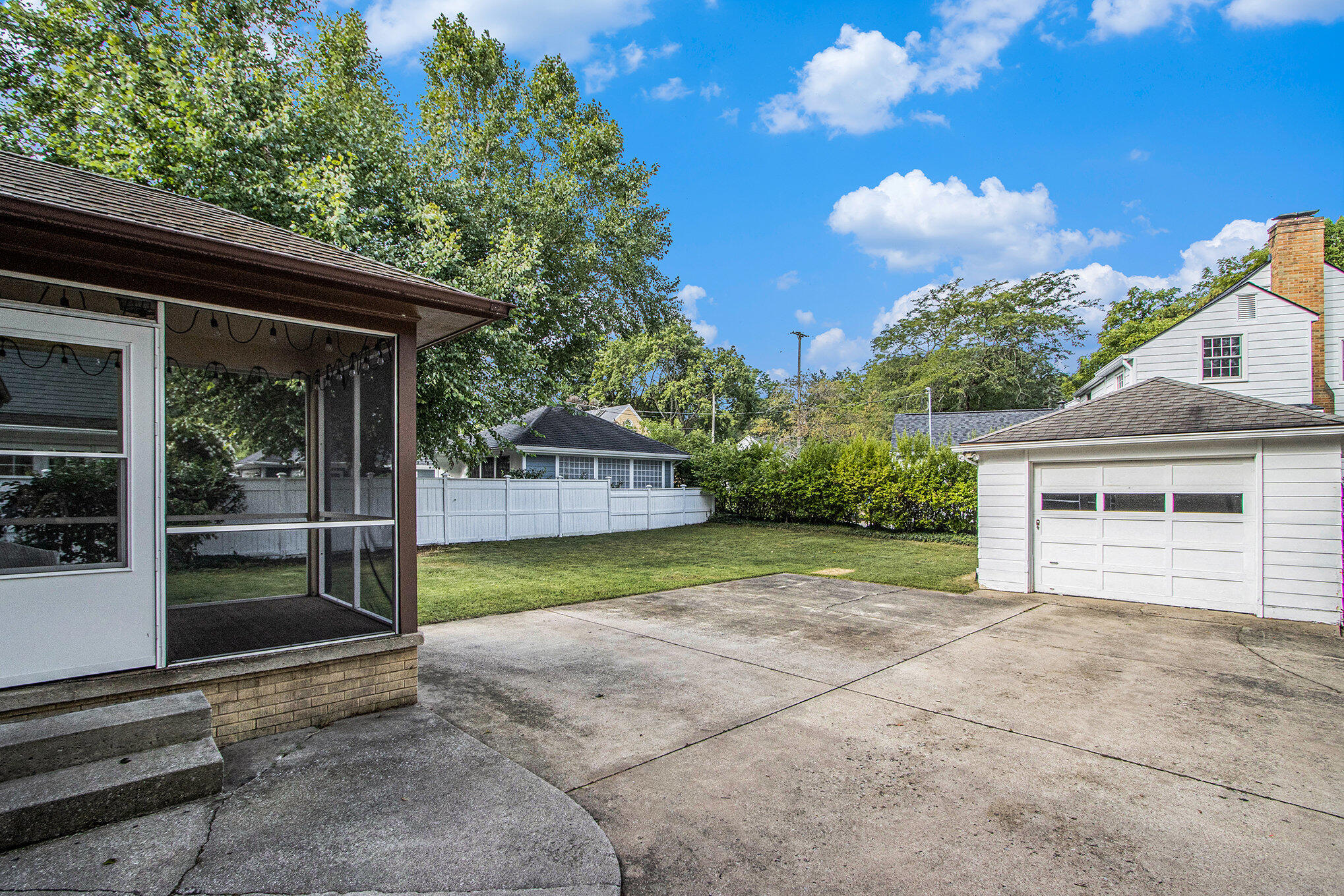 Kalamazoo City, Michigan 49008, United States, 3 Bedrooms Bedrooms, ,2 BathroomsBathrooms,Residential,Active,198220