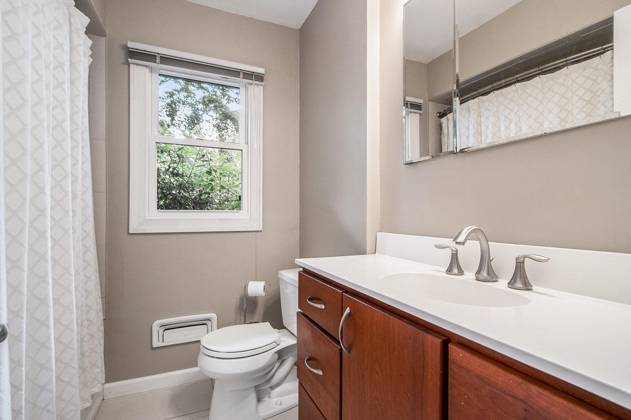 Kalamazoo City, Michigan 49008, United States, 3 Bedrooms Bedrooms, ,2 BathroomsBathrooms,Residential,Active,198220