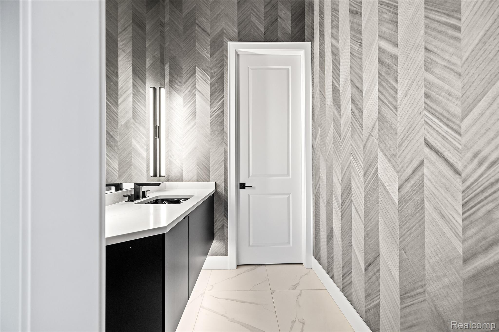 4512 Pinnacle Boulevard