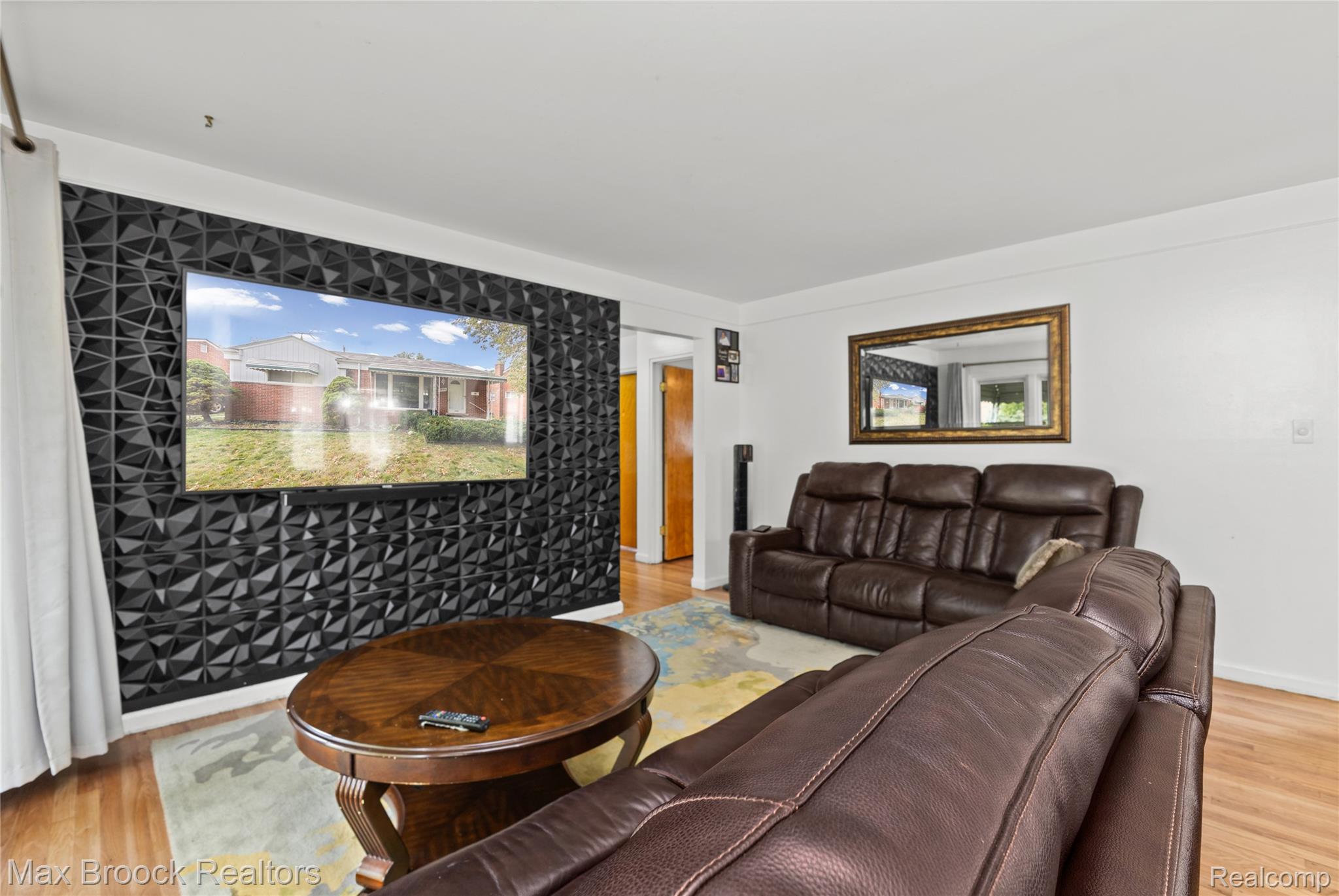 9055 Columbia