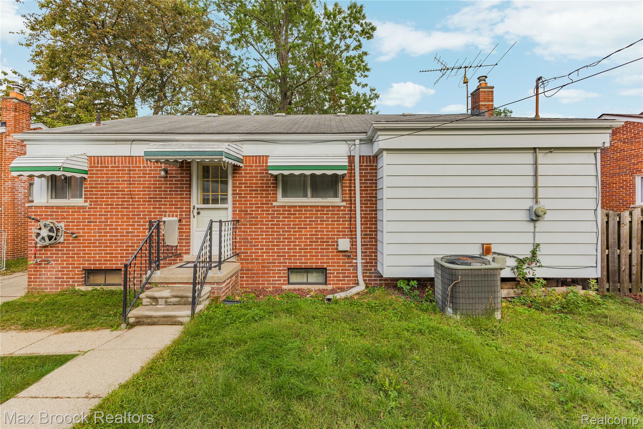 9055 Columbia
