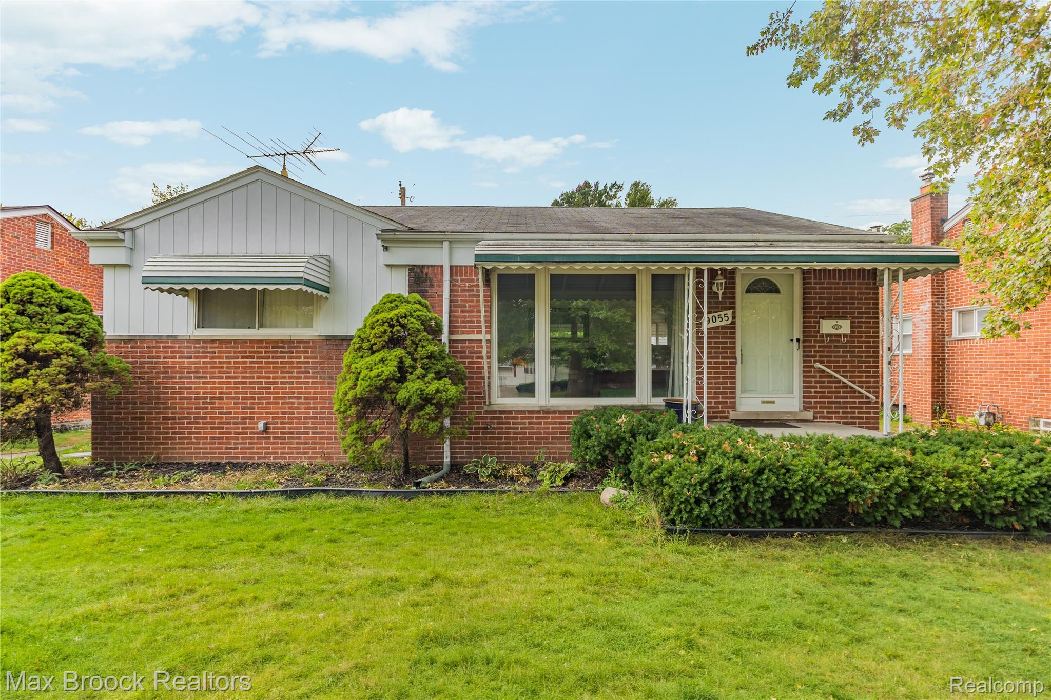 9055 Columbia