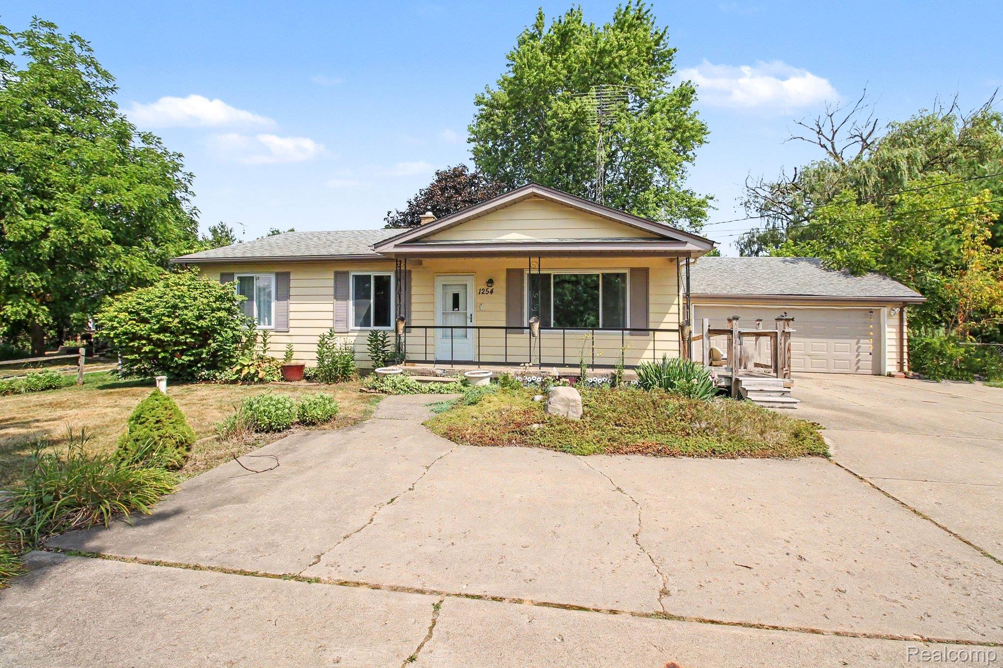 1254 W Grand Blanc Road W