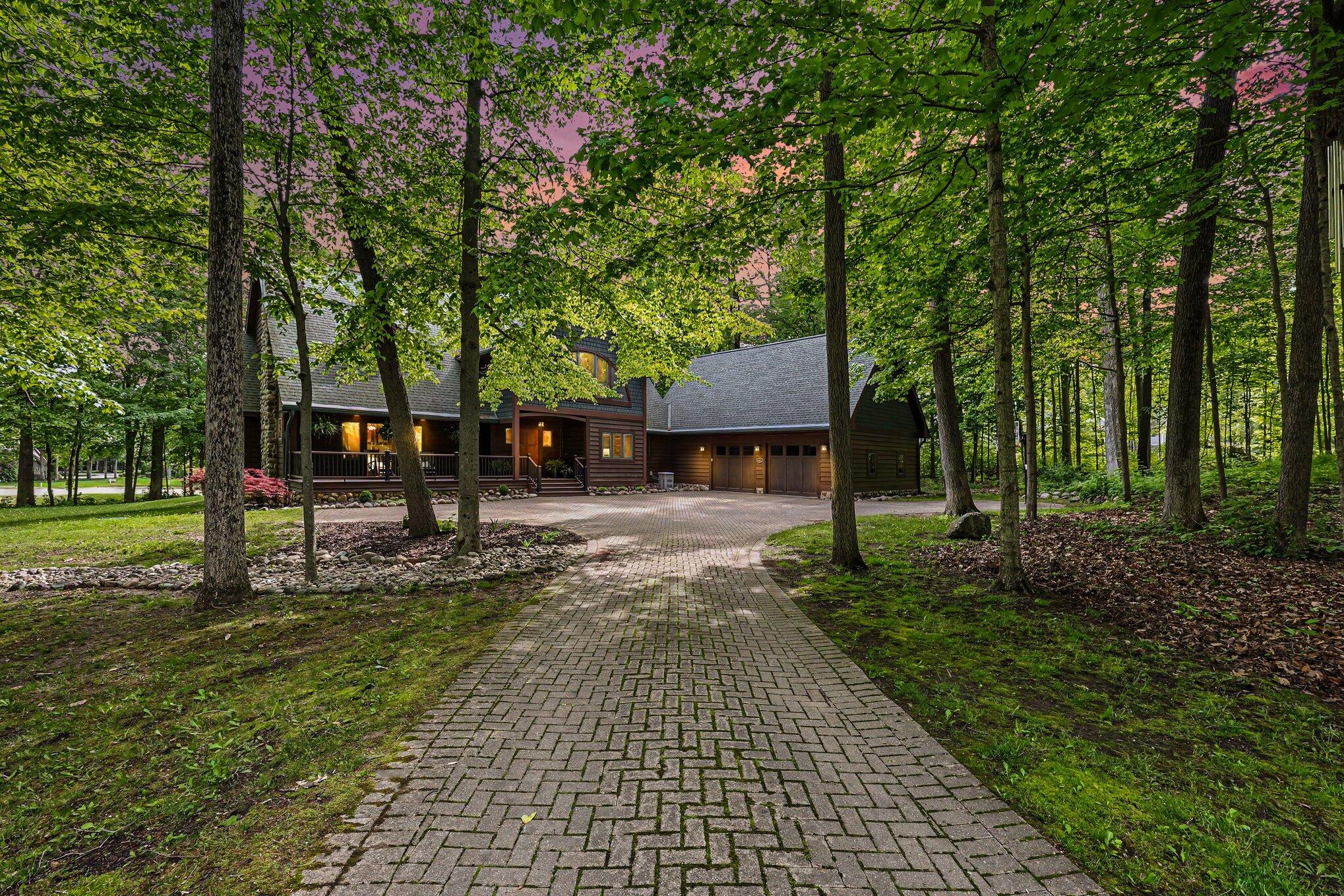 2515 Southwoods Trail