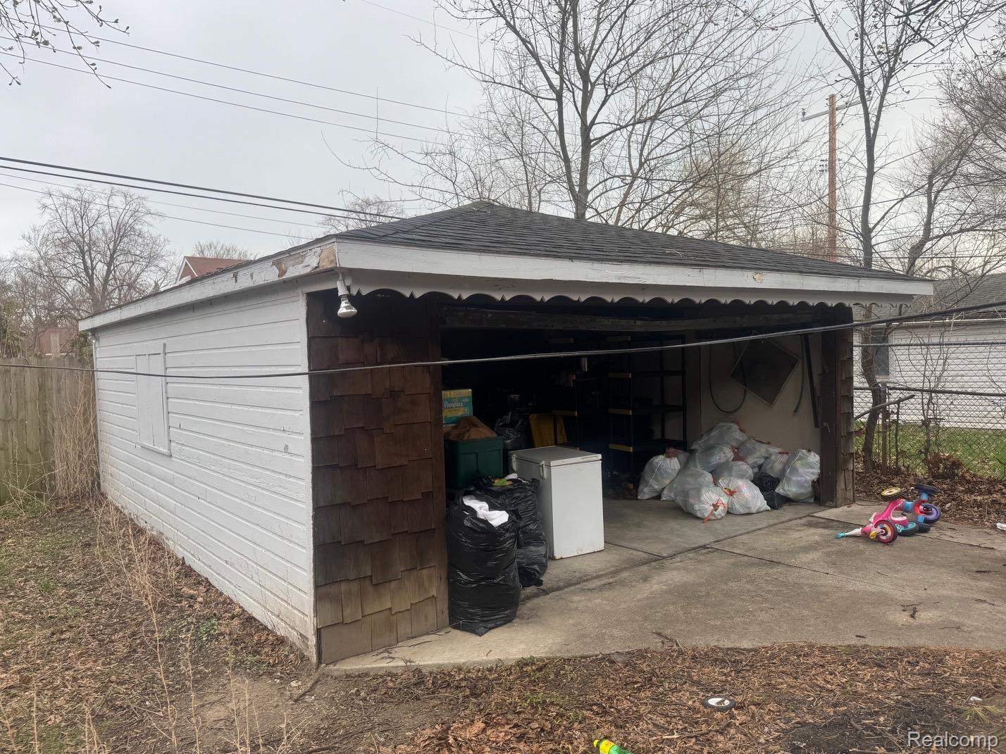 15831 Saratoga Street