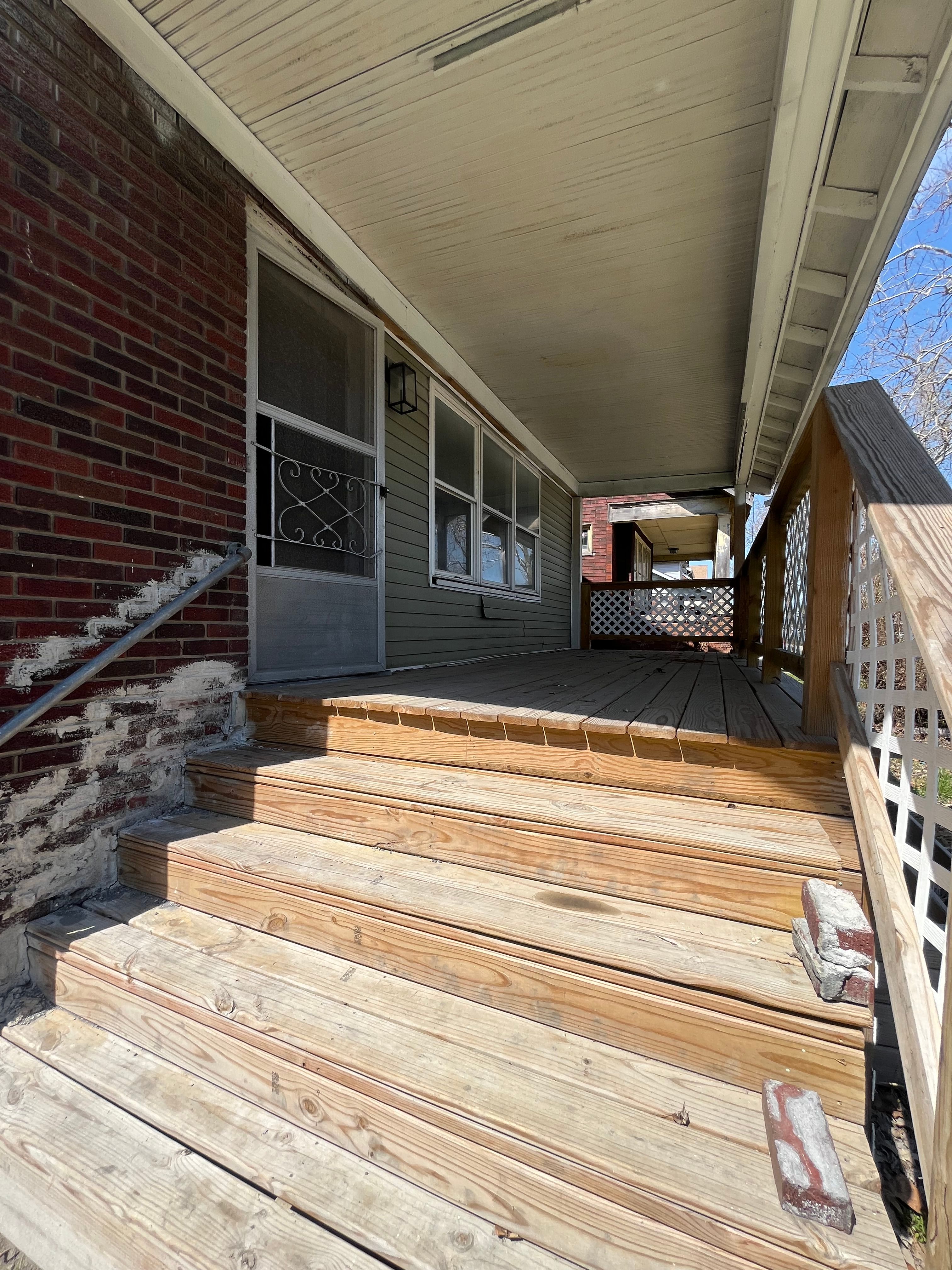 961 ALGONQUIN Street