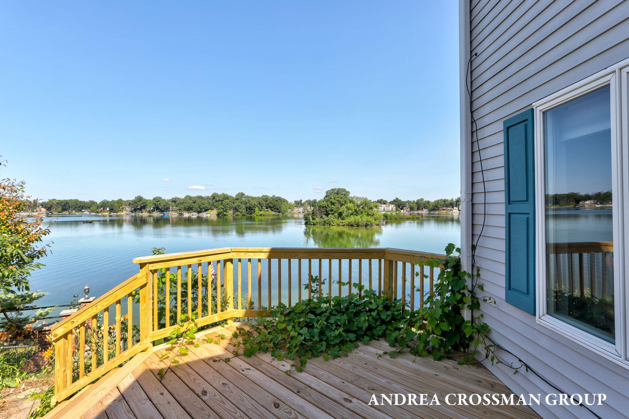 567 Breezy Bluff Street