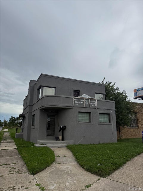 Photo for 18750 Woodward Avenue