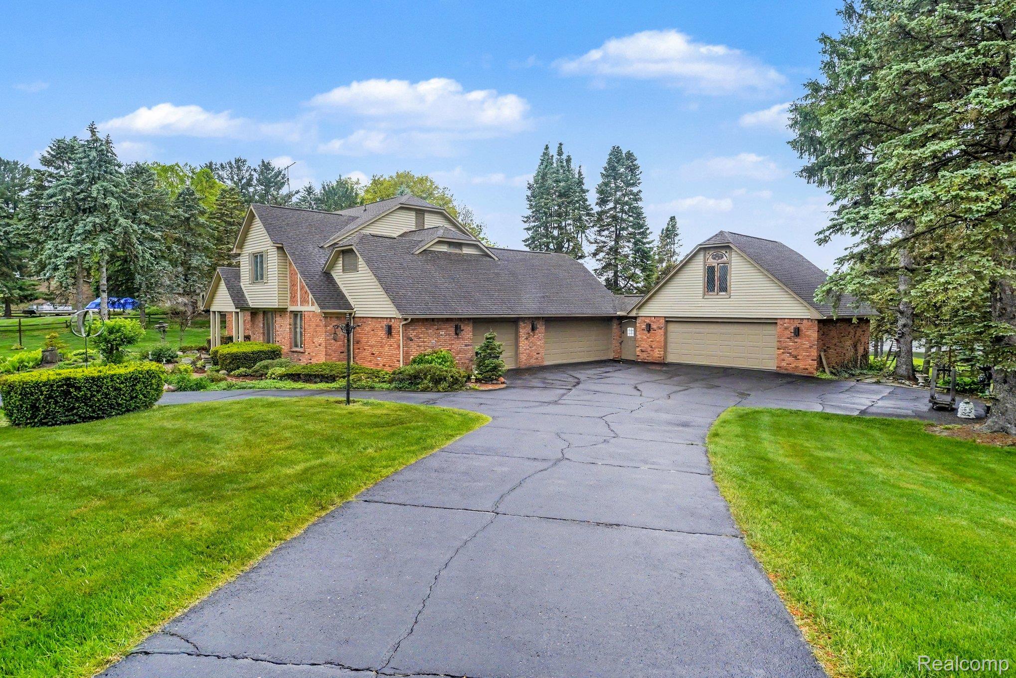10391 Hills Lane Drive