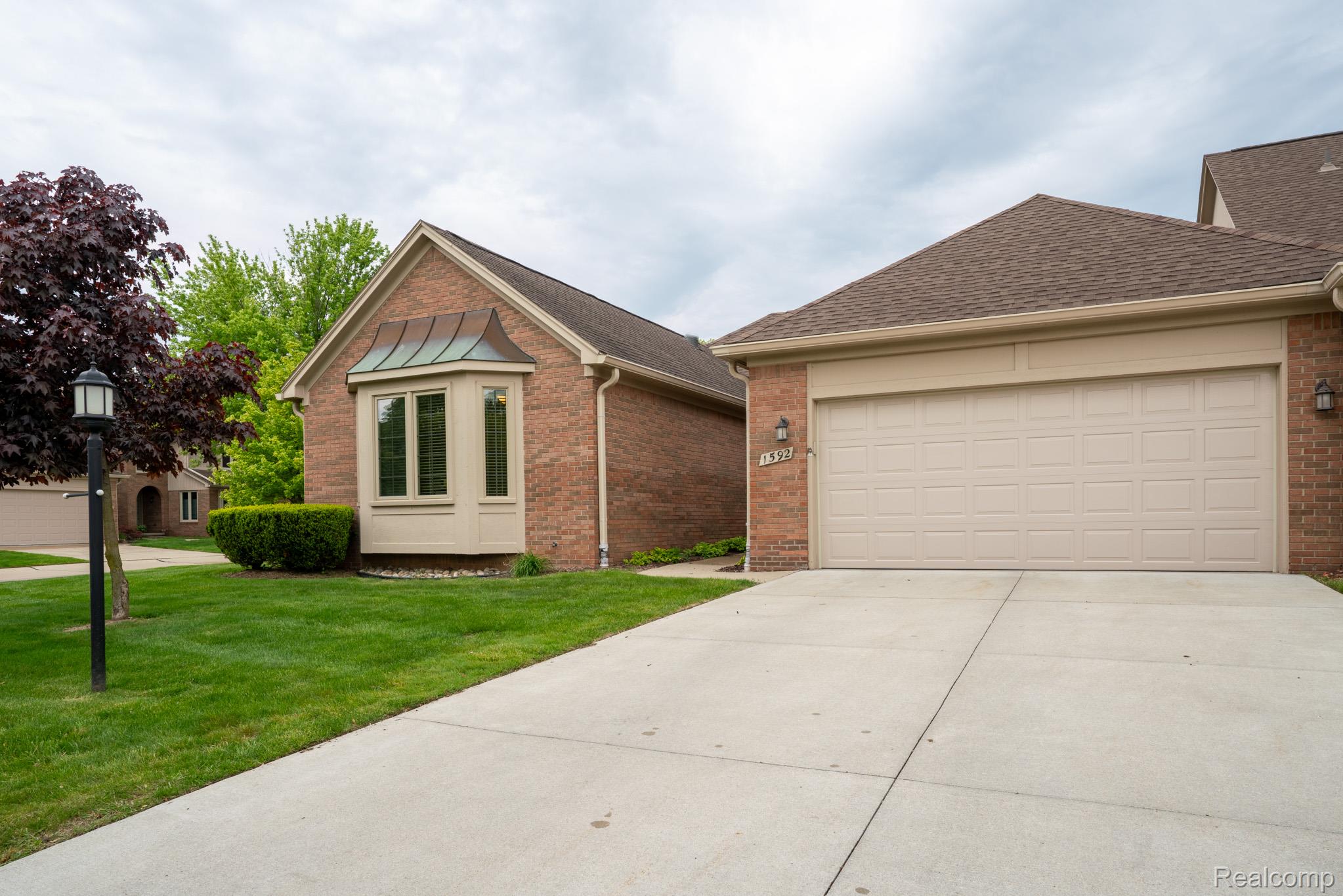 1592 Country Drive