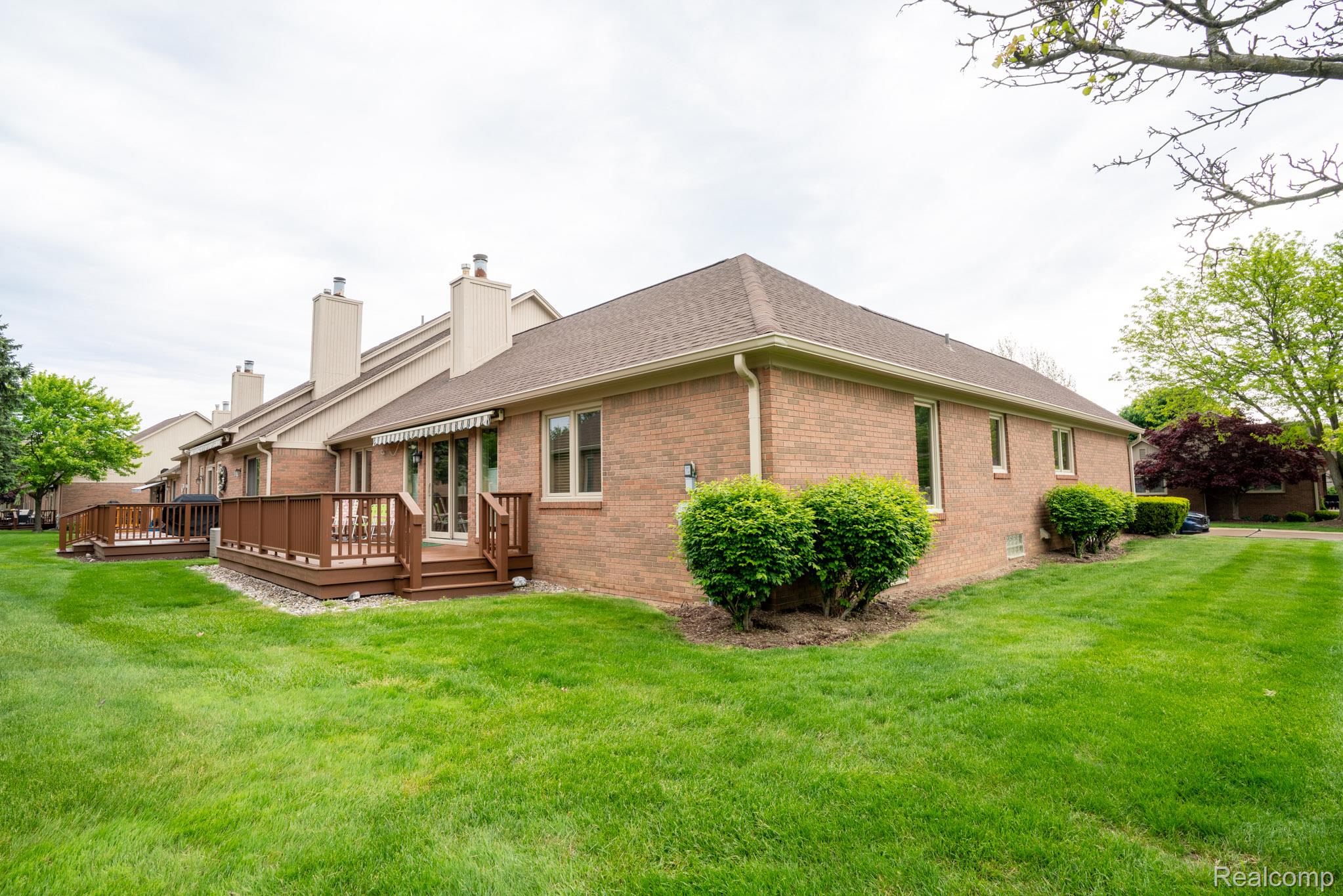 1592 Country Drive