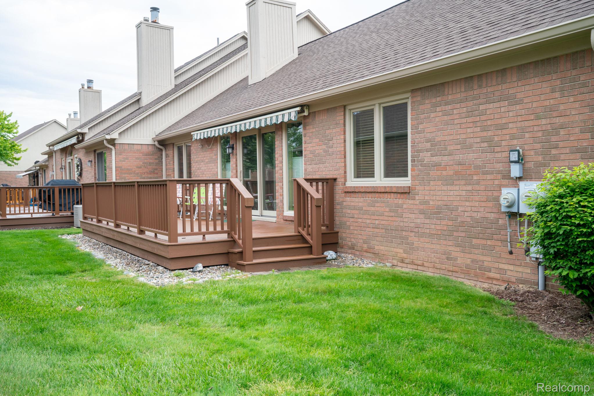 1592 Country Drive