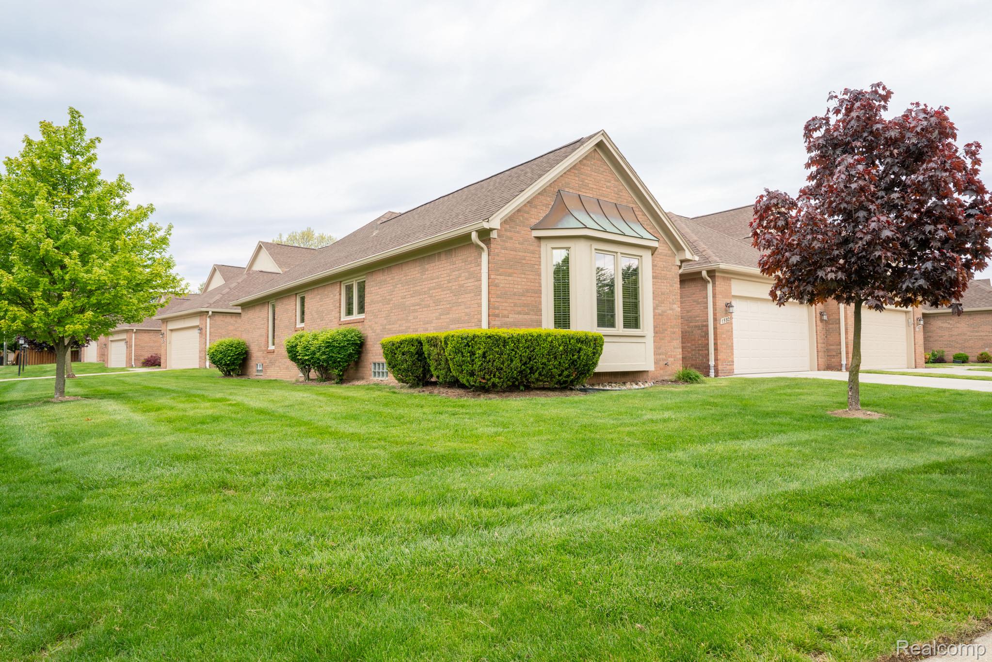 1592 Country Drive