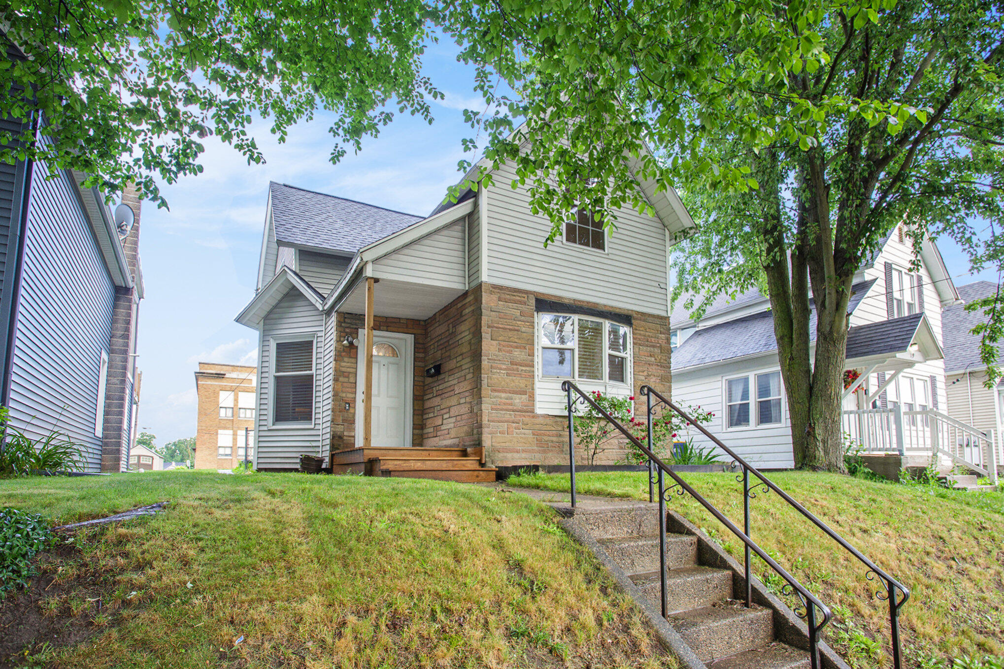 123 Diamond Avenue SE