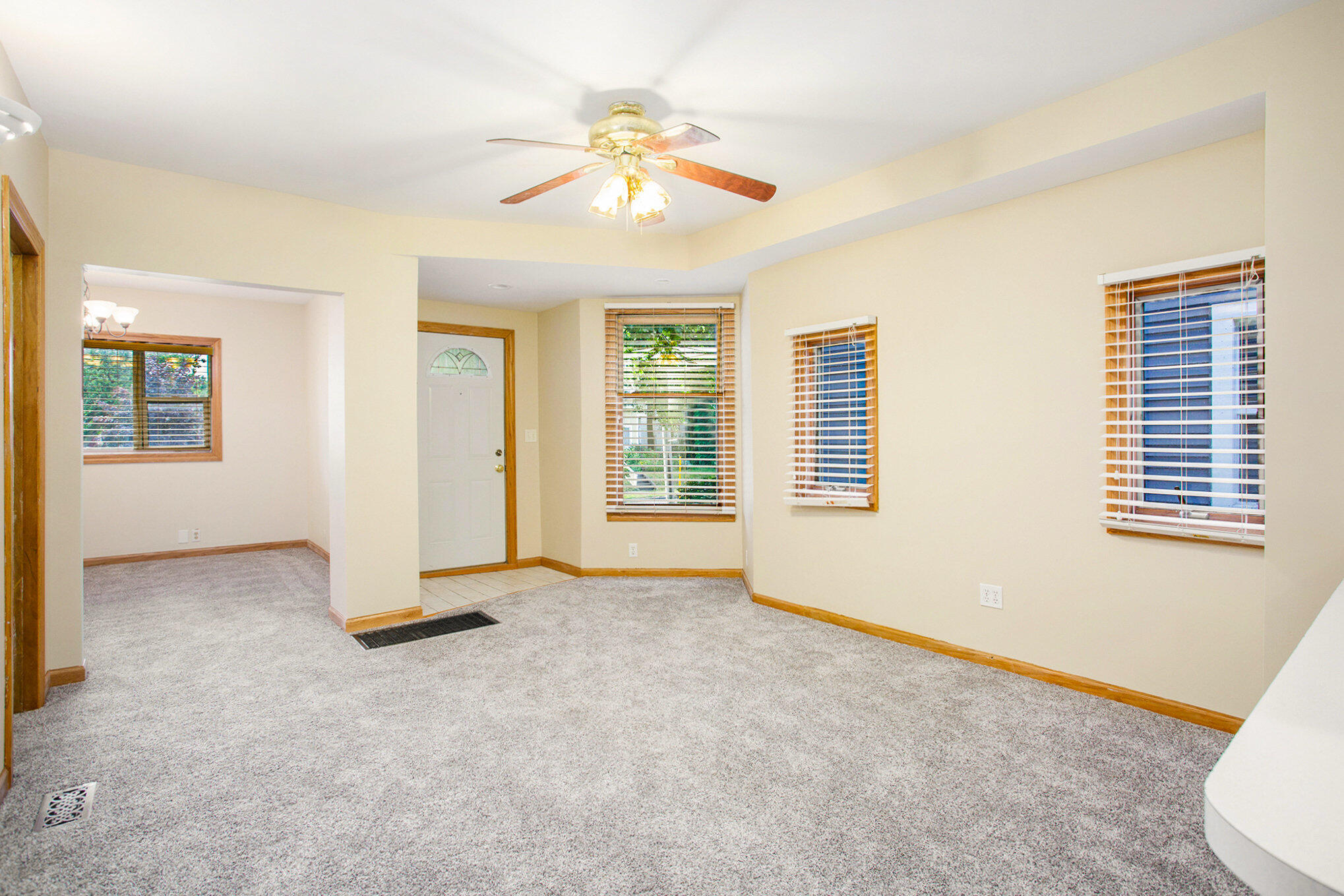 123 Diamond Avenue SE