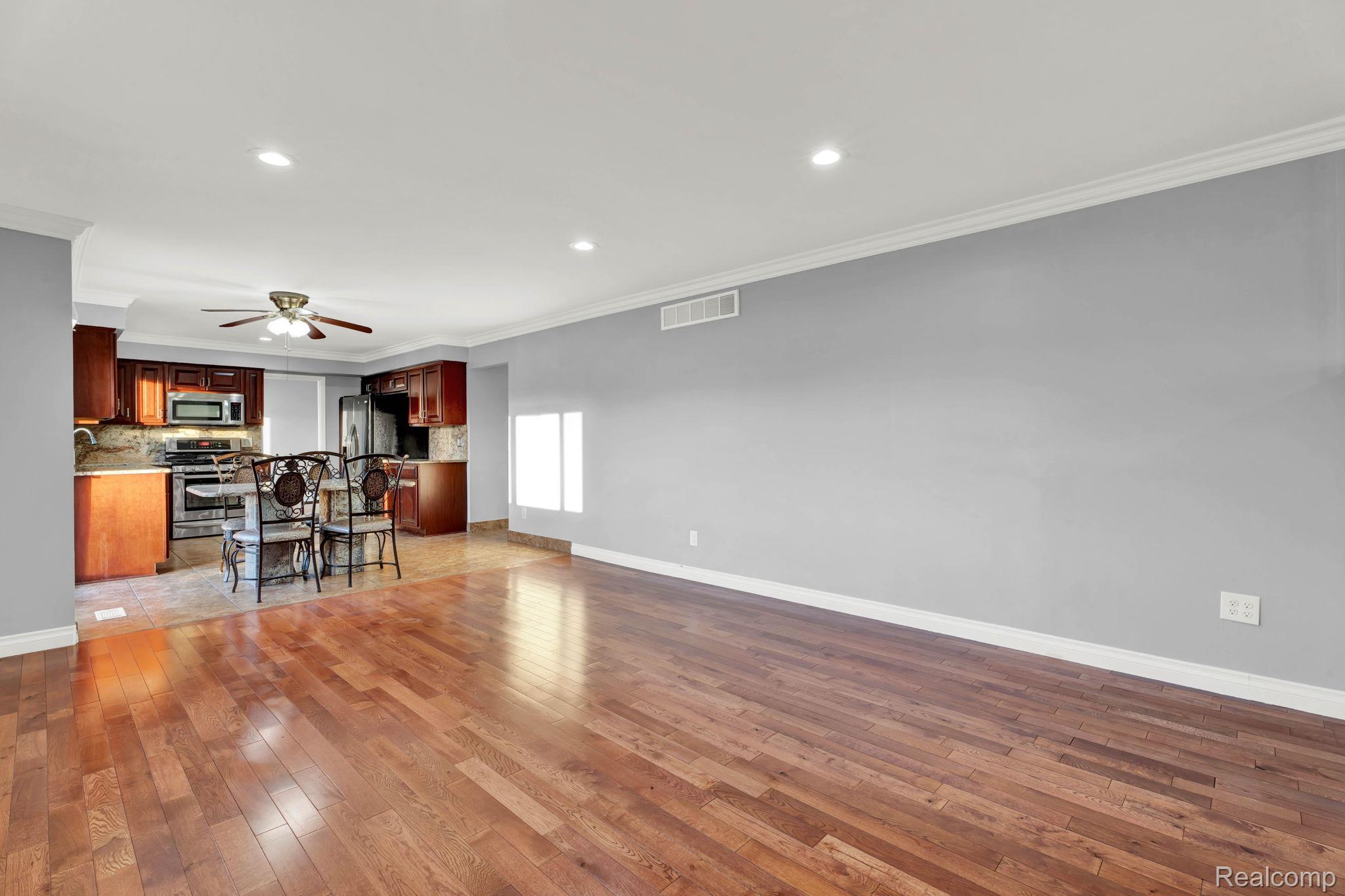 Sterling Heights City, Michigan 48310, United States, 4 Bedrooms Bedrooms, ,4 BathroomsBathrooms,Residential,Pending,183122