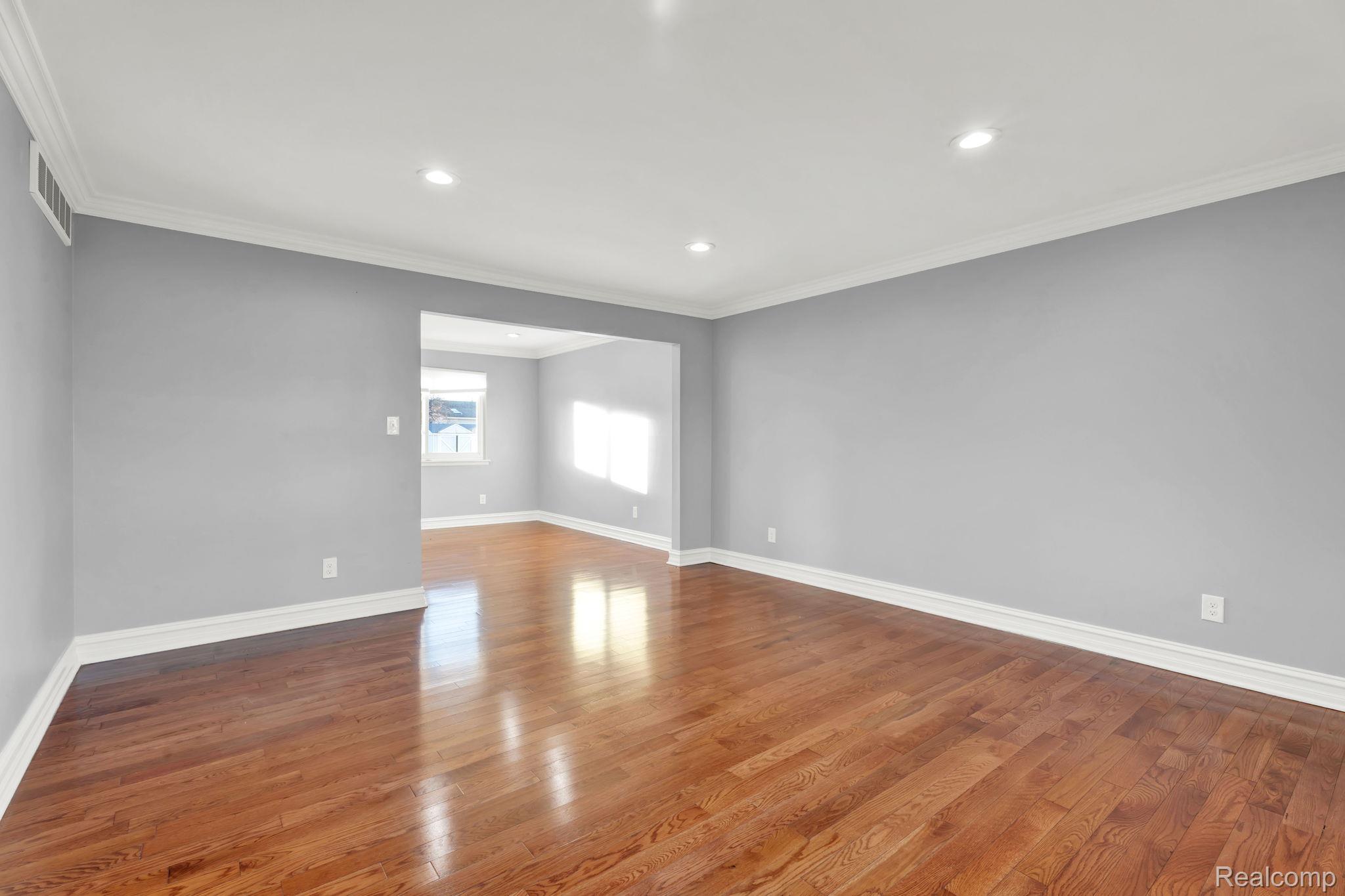 Sterling Heights City, Michigan 48310, United States, 4 Bedrooms Bedrooms, ,4 BathroomsBathrooms,Residential,Pending,183122