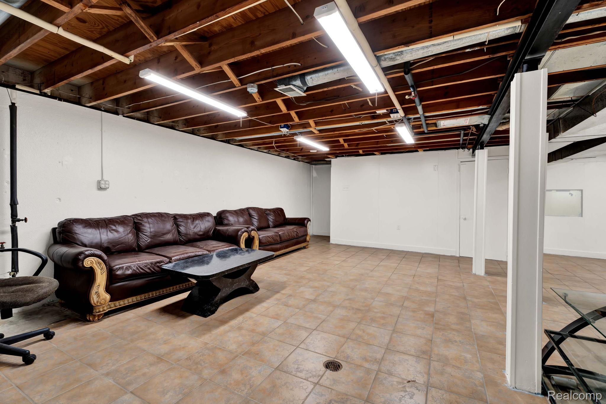 Sterling Heights City, Michigan 48310, United States, 4 Bedrooms Bedrooms, ,4 BathroomsBathrooms,Residential,Pending,183122