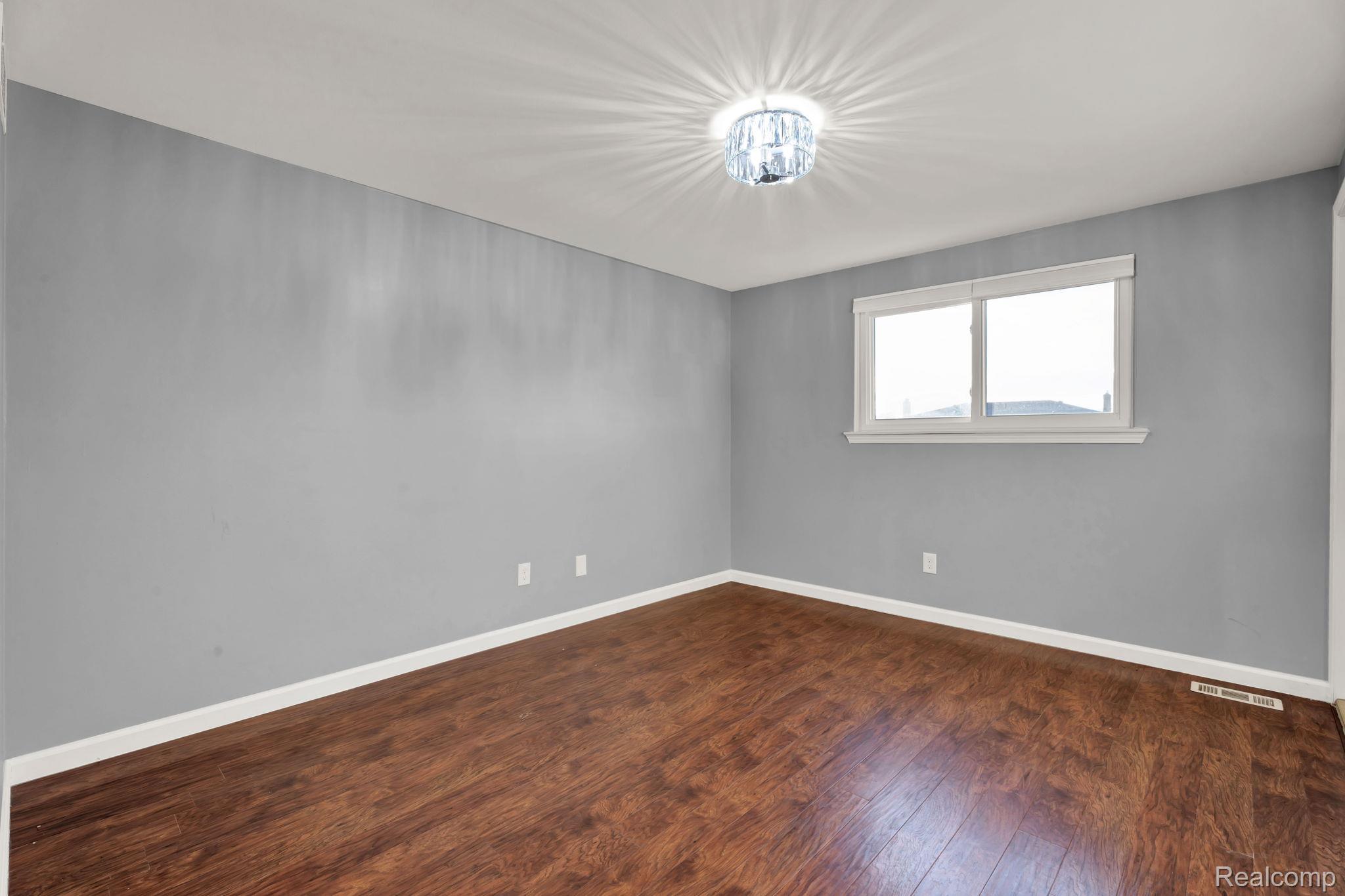 Sterling Heights City, Michigan 48310, United States, 4 Bedrooms Bedrooms, ,4 BathroomsBathrooms,Residential,Pending,183122