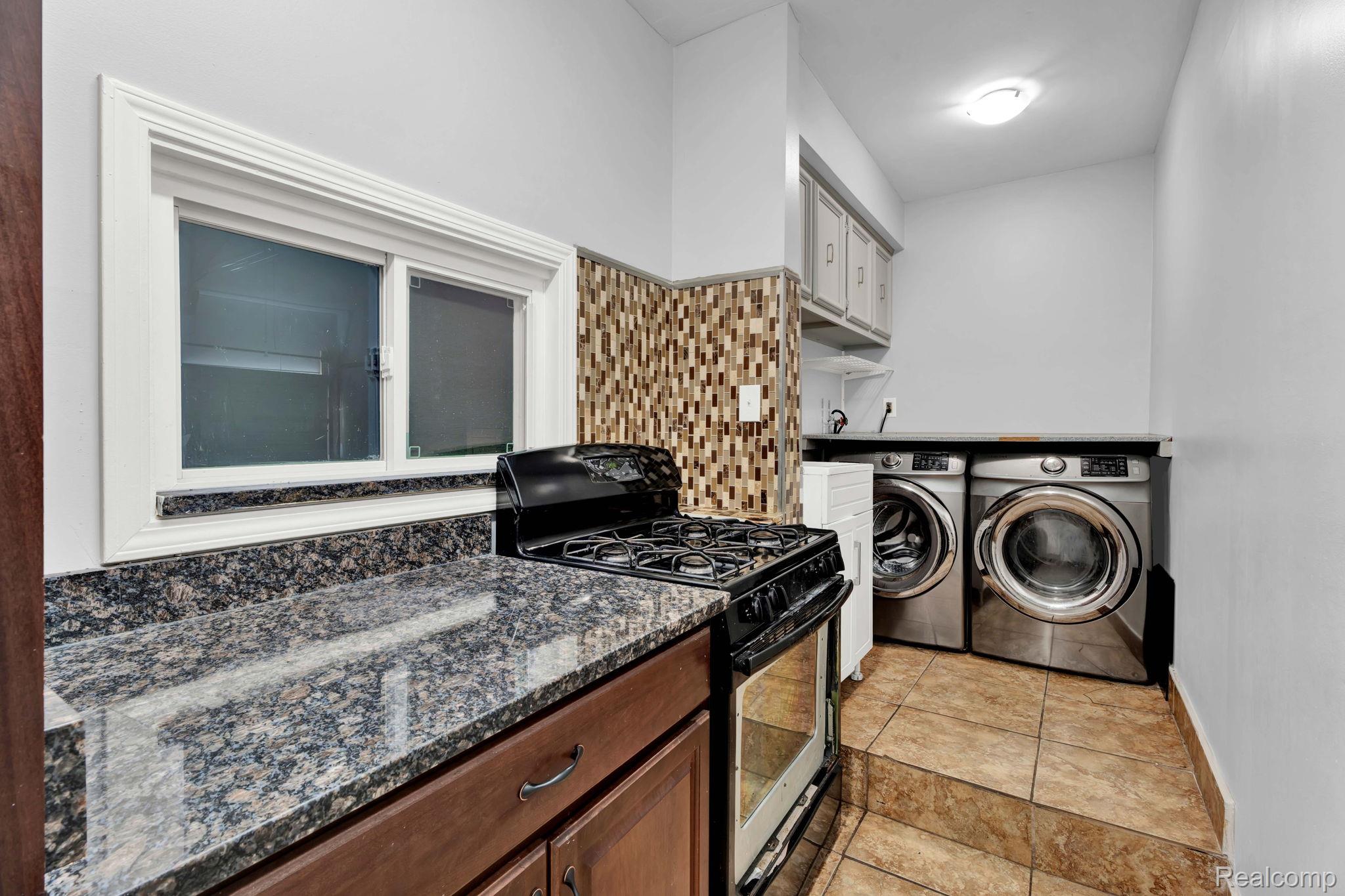 Sterling Heights City, Michigan 48310, United States, 4 Bedrooms Bedrooms, ,4 BathroomsBathrooms,Residential,Pending,183122