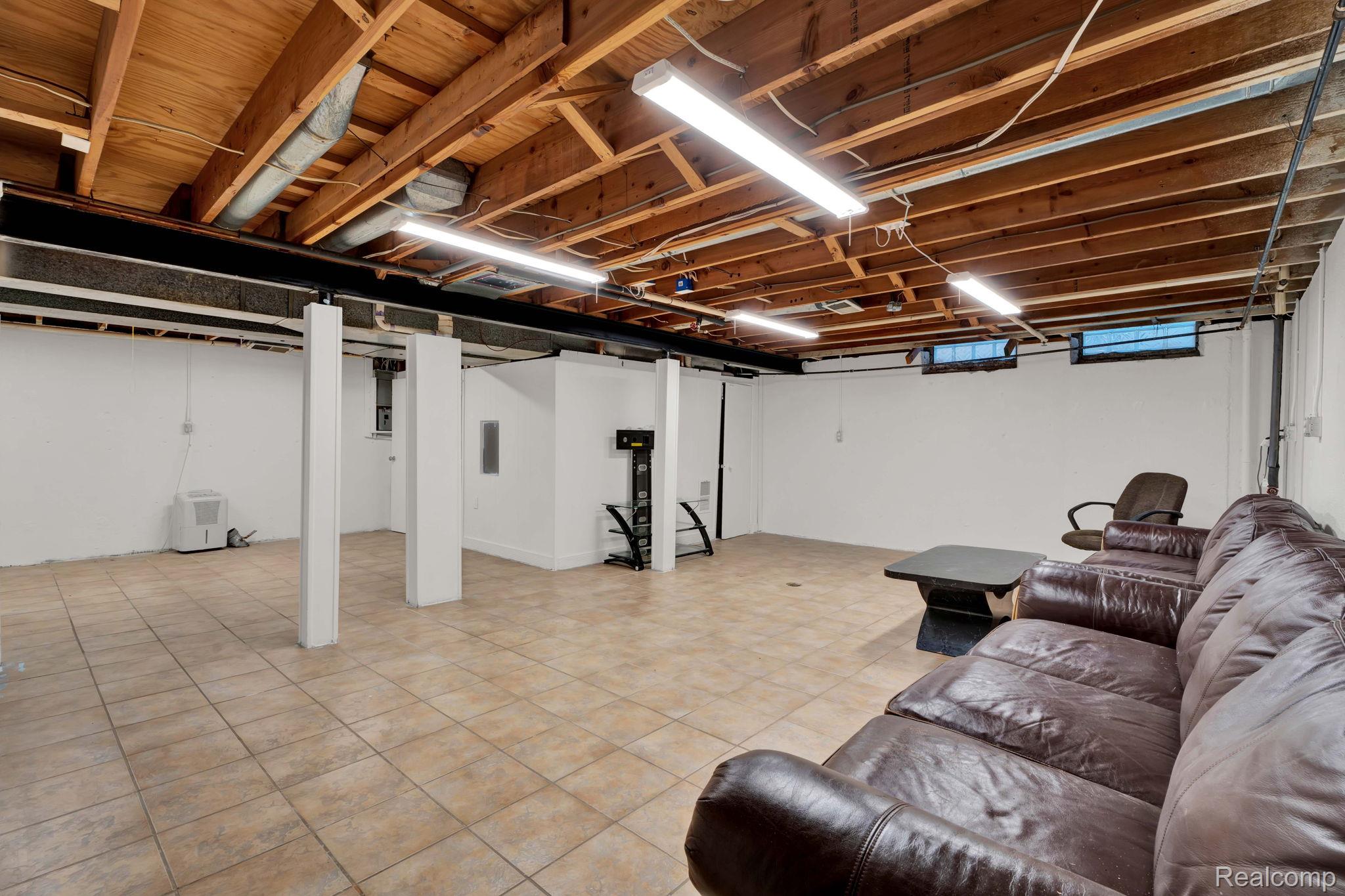 Sterling Heights City, Michigan 48310, United States, 4 Bedrooms Bedrooms, ,4 BathroomsBathrooms,Residential,Pending,183122