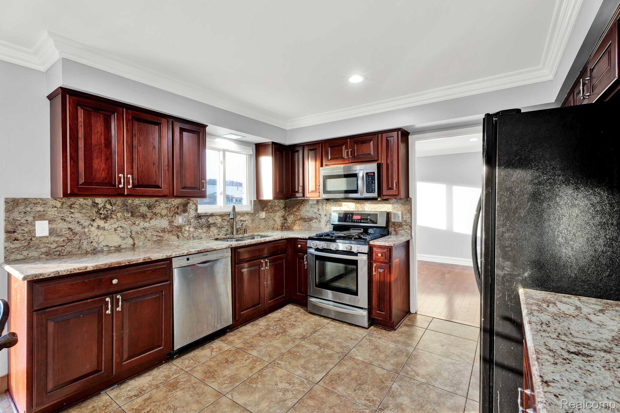 Sterling Heights City, Michigan 48310, United States, 4 Bedrooms Bedrooms, ,4 BathroomsBathrooms,Residential,Pending,183122