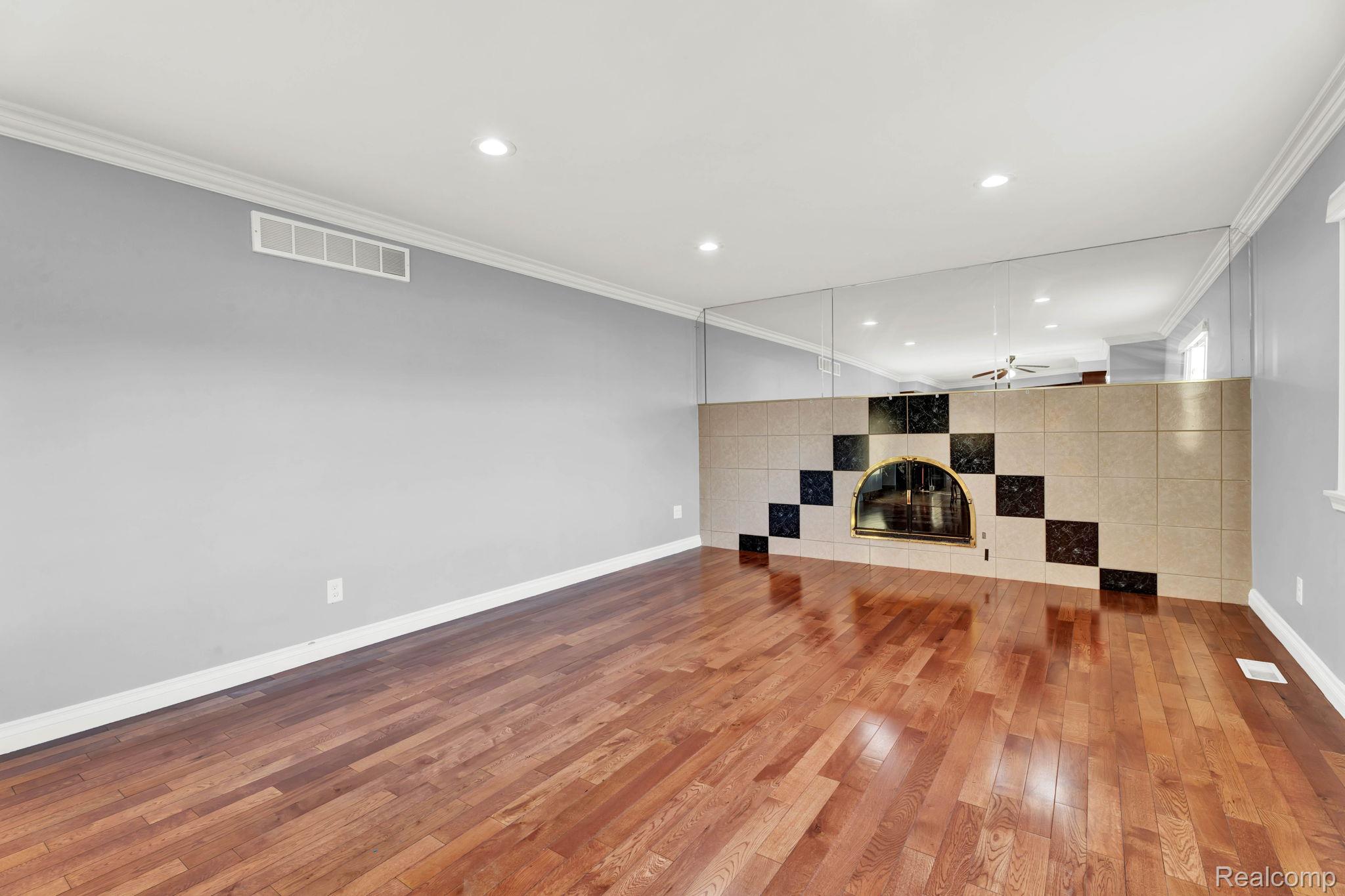 Sterling Heights City, Michigan 48310, United States, 4 Bedrooms Bedrooms, ,4 BathroomsBathrooms,Residential,Pending,183122