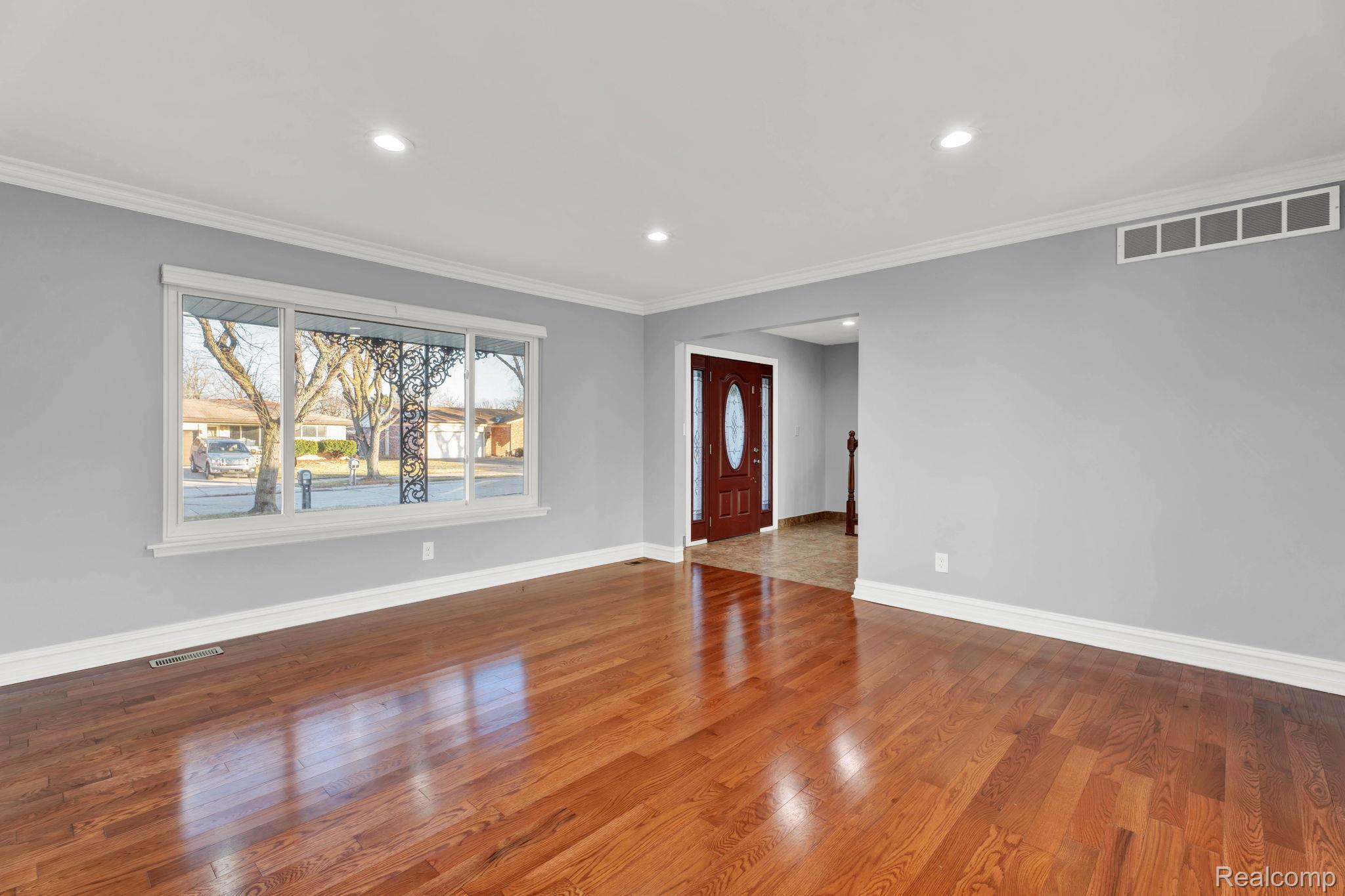 Sterling Heights City, Michigan 48310, United States, 4 Bedrooms Bedrooms, ,4 BathroomsBathrooms,Residential,Pending,183122