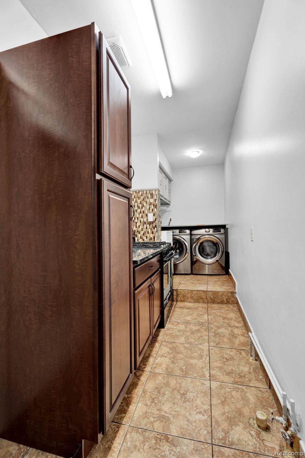 Sterling Heights City, Michigan 48310, United States, 4 Bedrooms Bedrooms, ,4 BathroomsBathrooms,Residential,Pending,183122