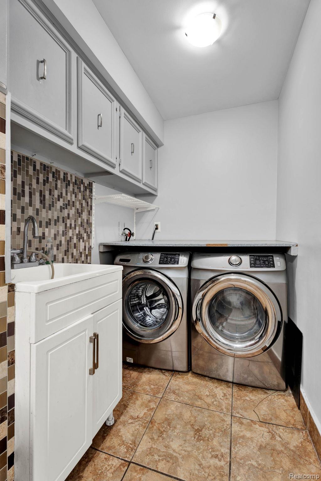 Sterling Heights City, Michigan 48310, United States, 4 Bedrooms Bedrooms, ,4 BathroomsBathrooms,Residential,Pending,183122