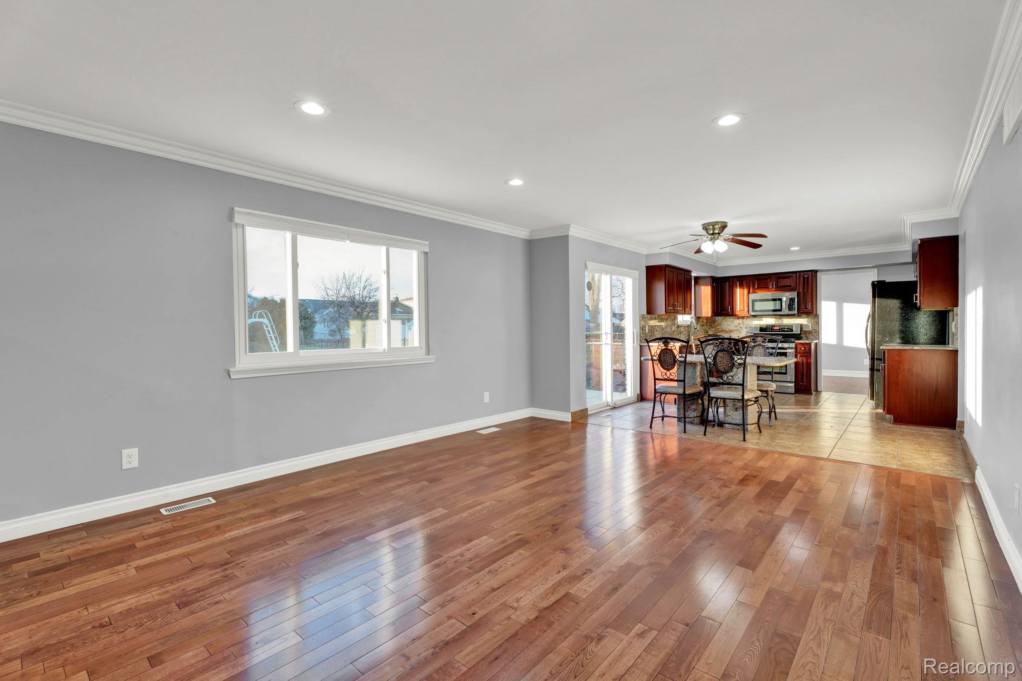 Sterling Heights City, Michigan 48310, United States, 4 Bedrooms Bedrooms, ,4 BathroomsBathrooms,Residential,Pending,183122