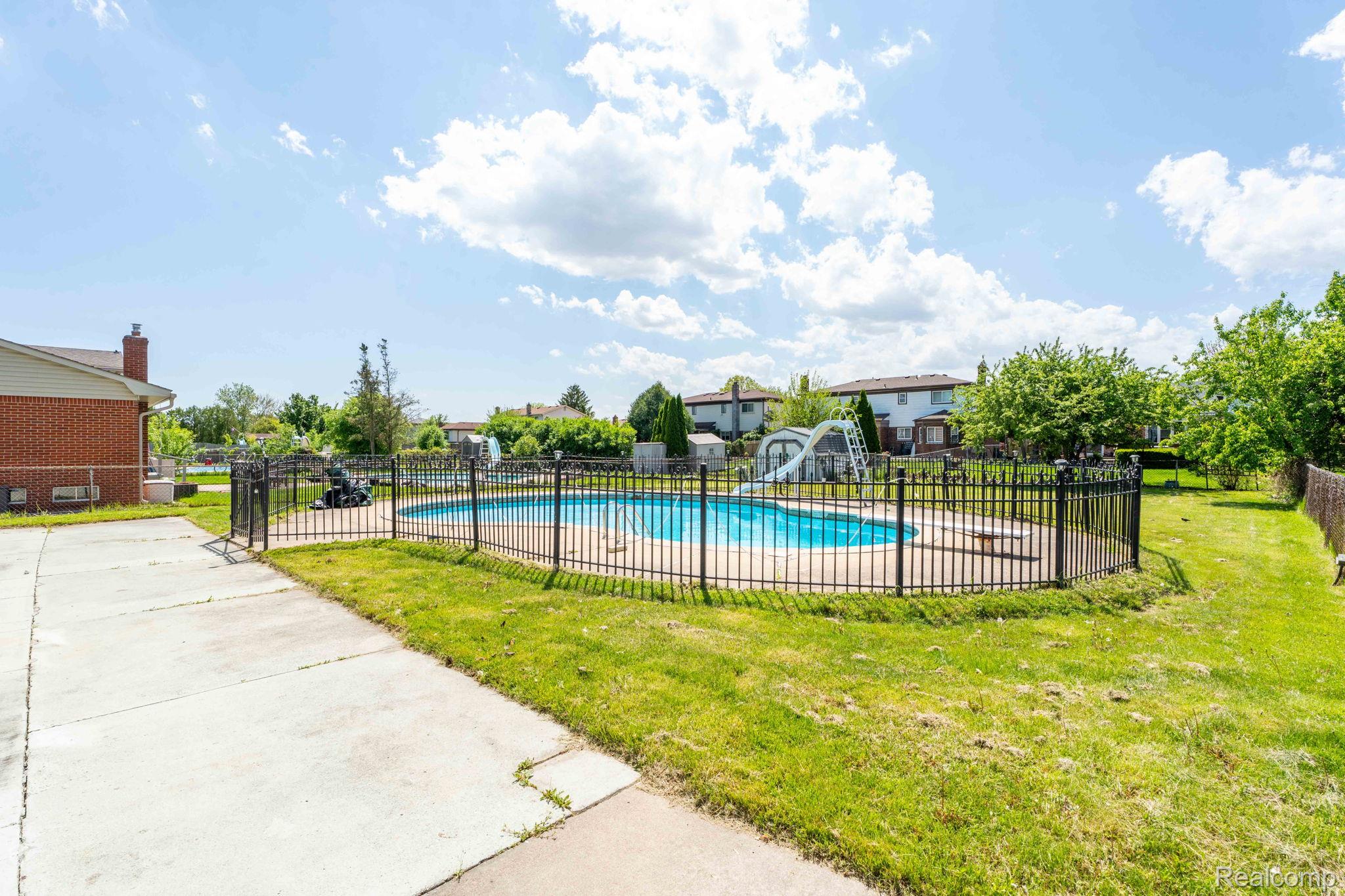 Sterling Heights City, Michigan 48310, United States, 4 Bedrooms Bedrooms, ,4 BathroomsBathrooms,Residential,Pending,183122