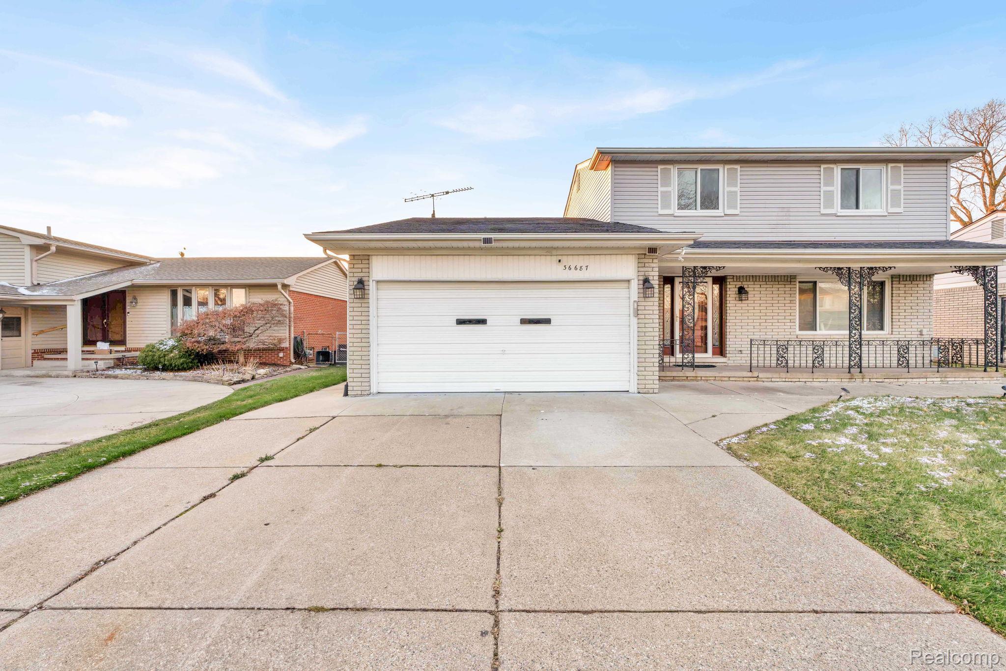 Sterling Heights City, Michigan 48310, United States, 4 Bedrooms Bedrooms, ,4 BathroomsBathrooms,Residential,Pending,183122