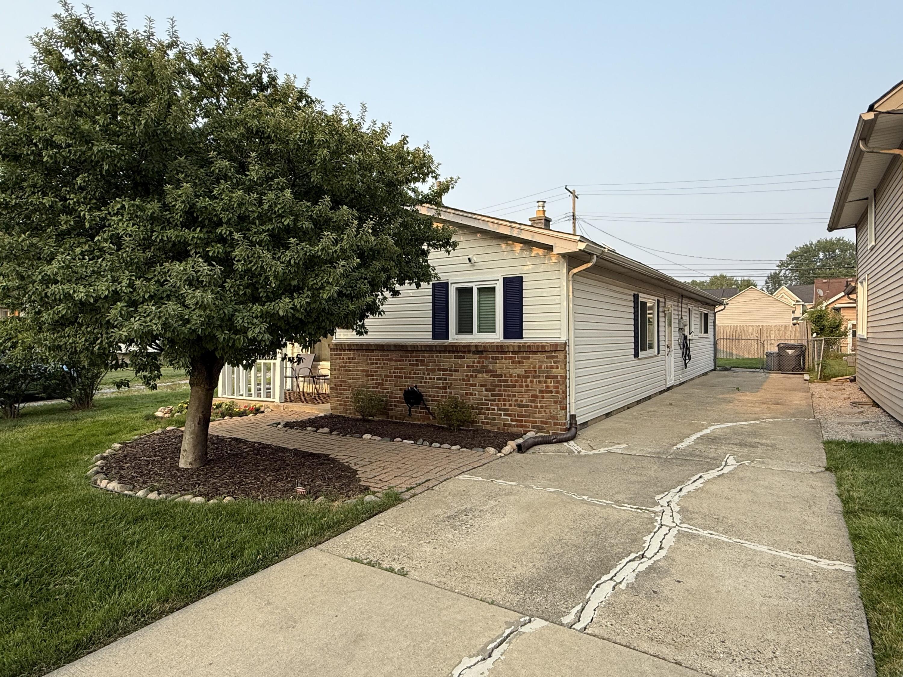 236 Kinross Avenue