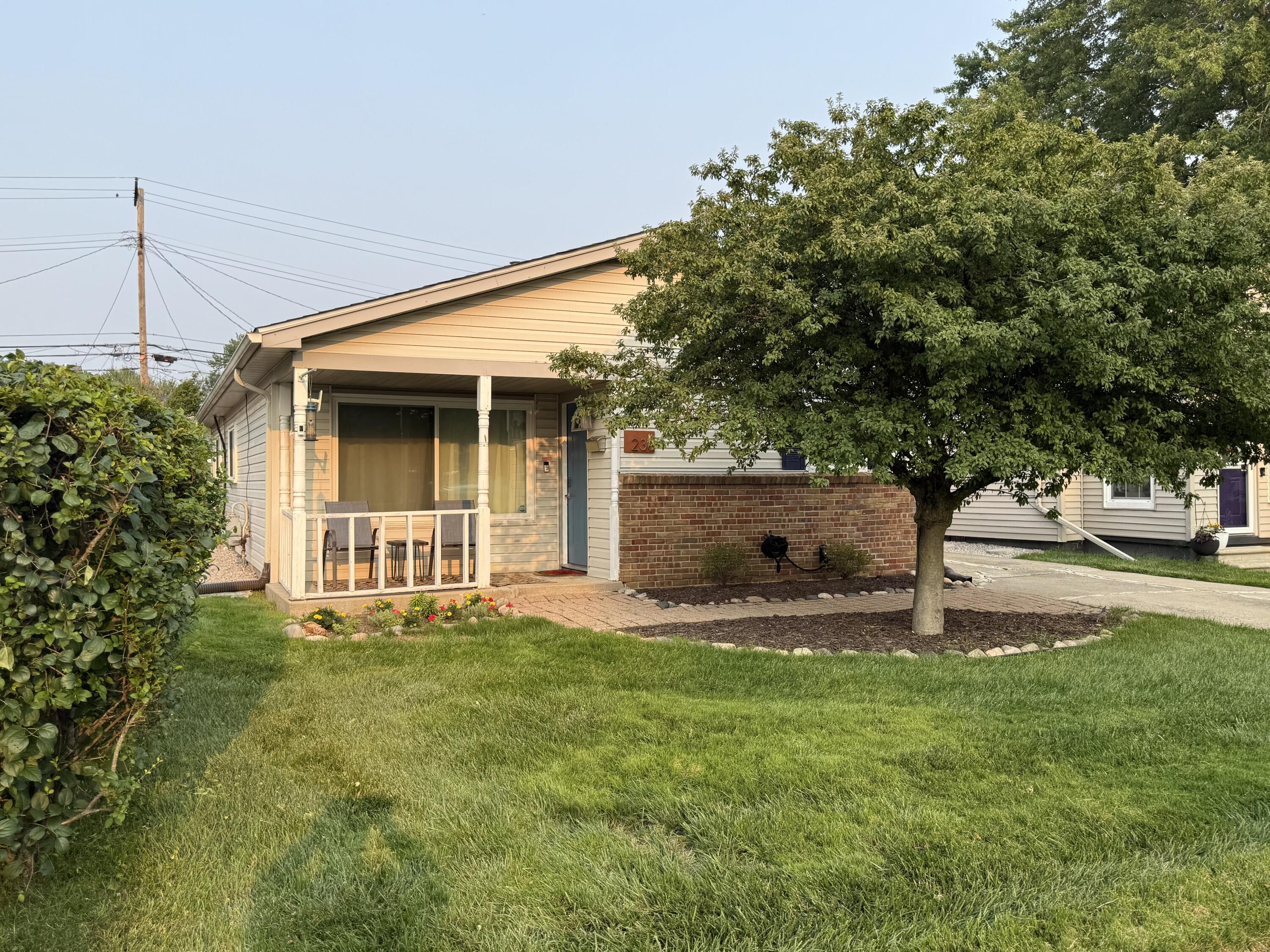 236 Kinross Avenue
