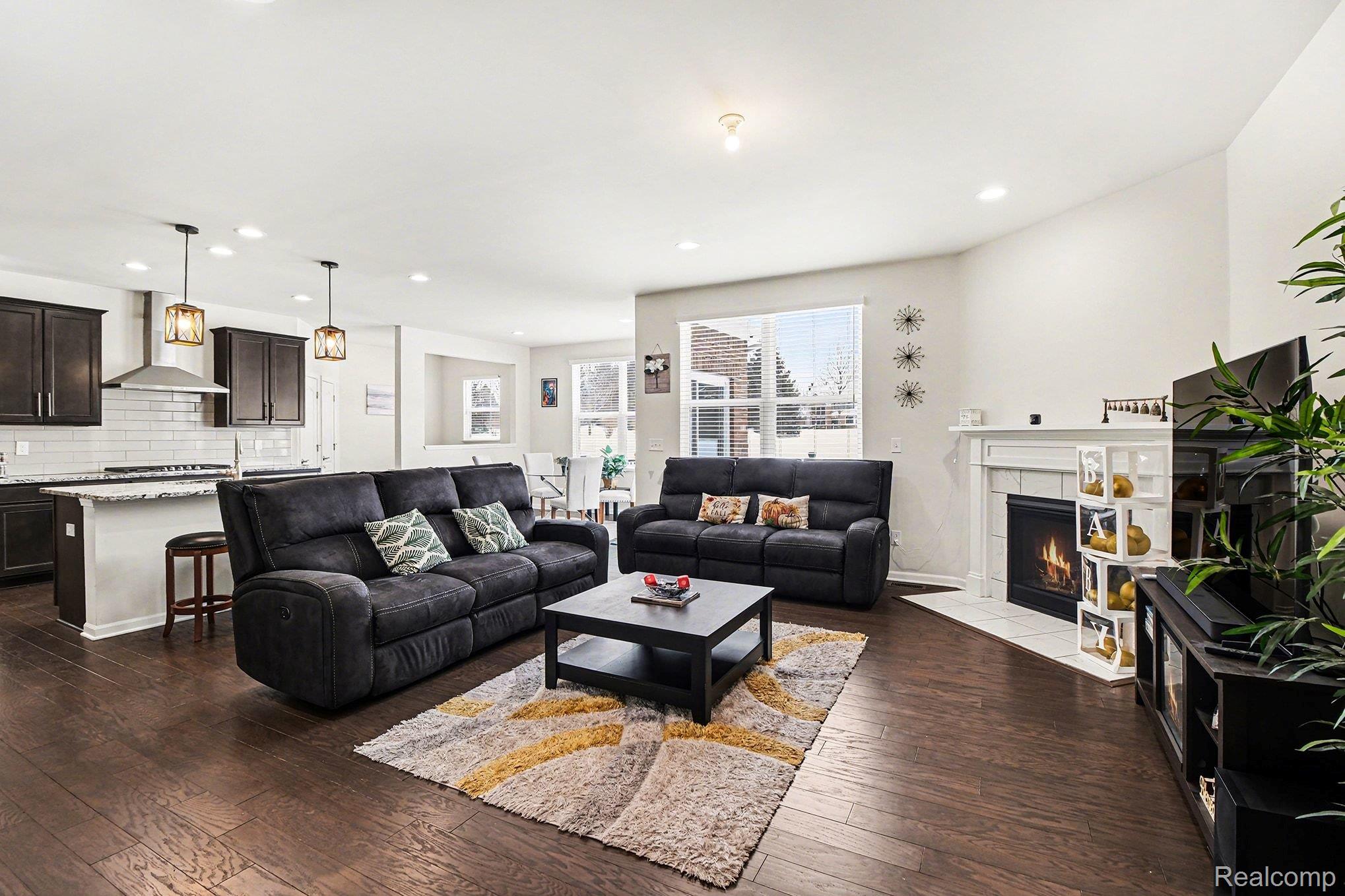 49772 Shoreline Drive