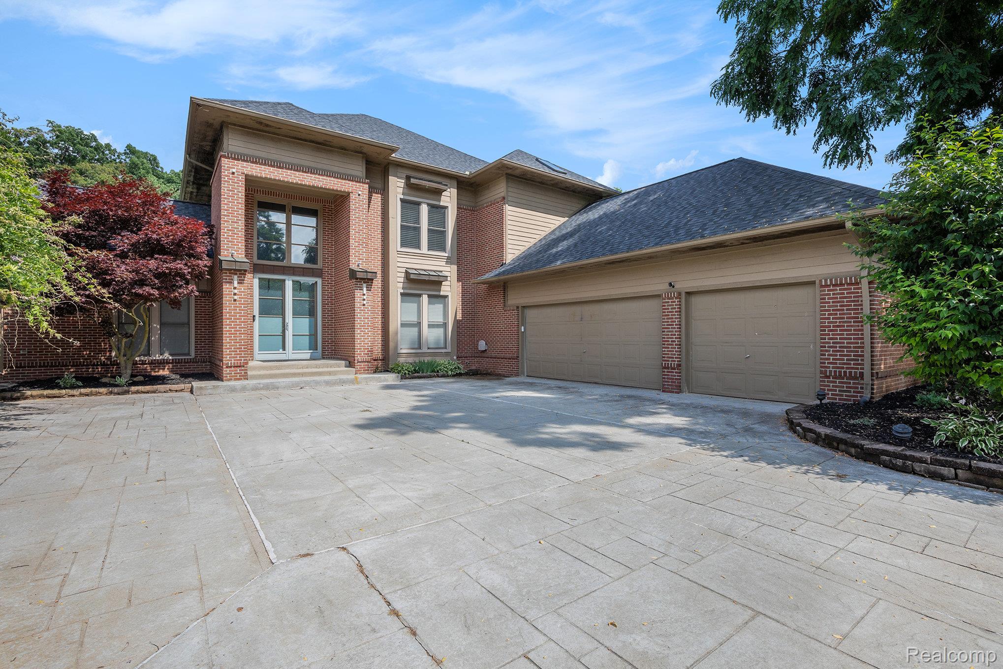 3135 Valley Oaks Drive