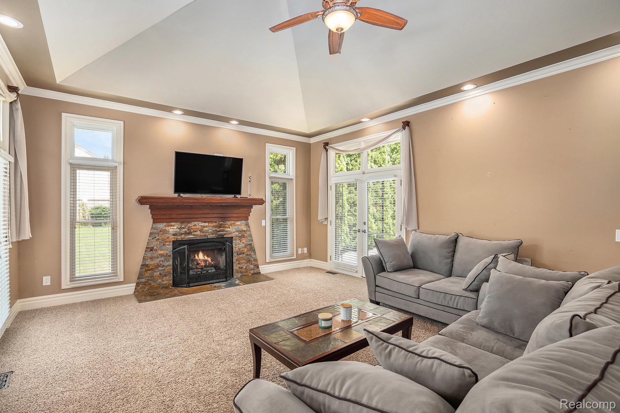 3135 Valley Oaks Drive